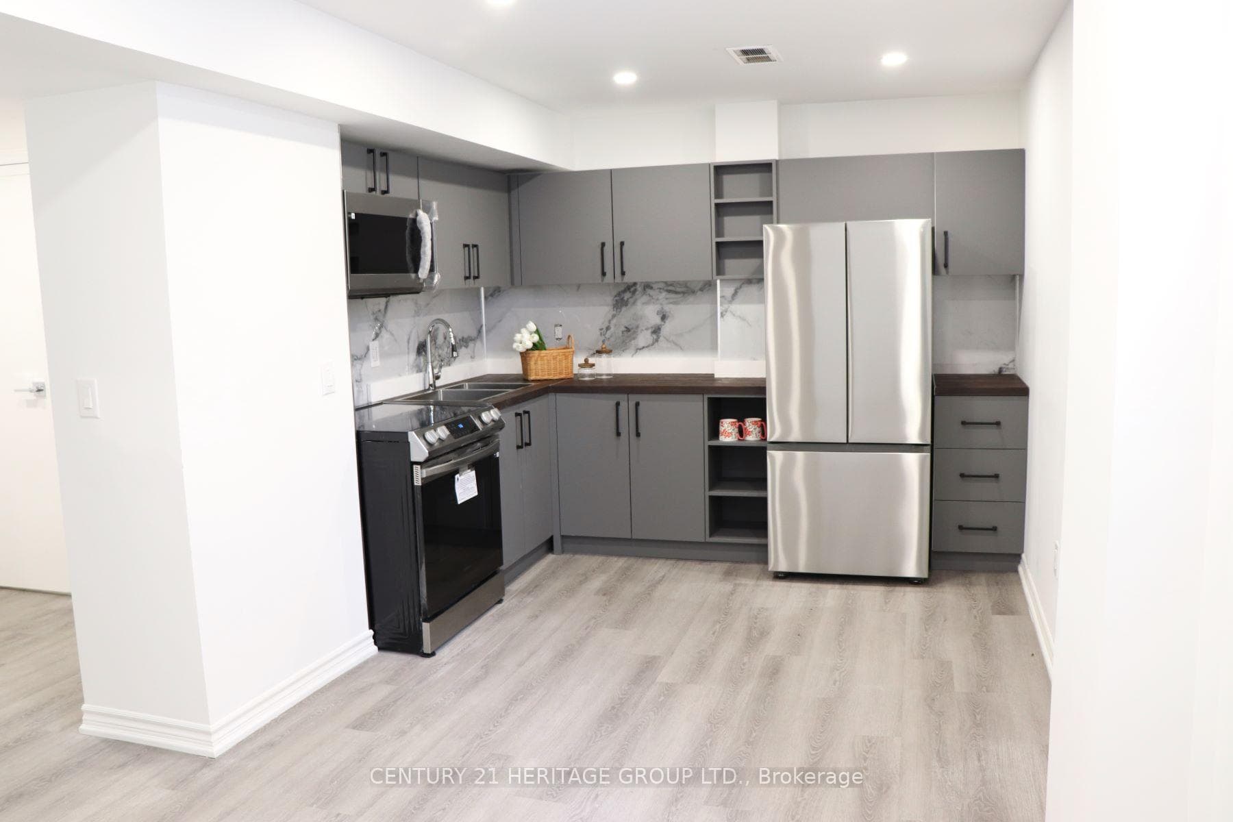 48 Verona Crescent Unit Bsmt Lv photo 7