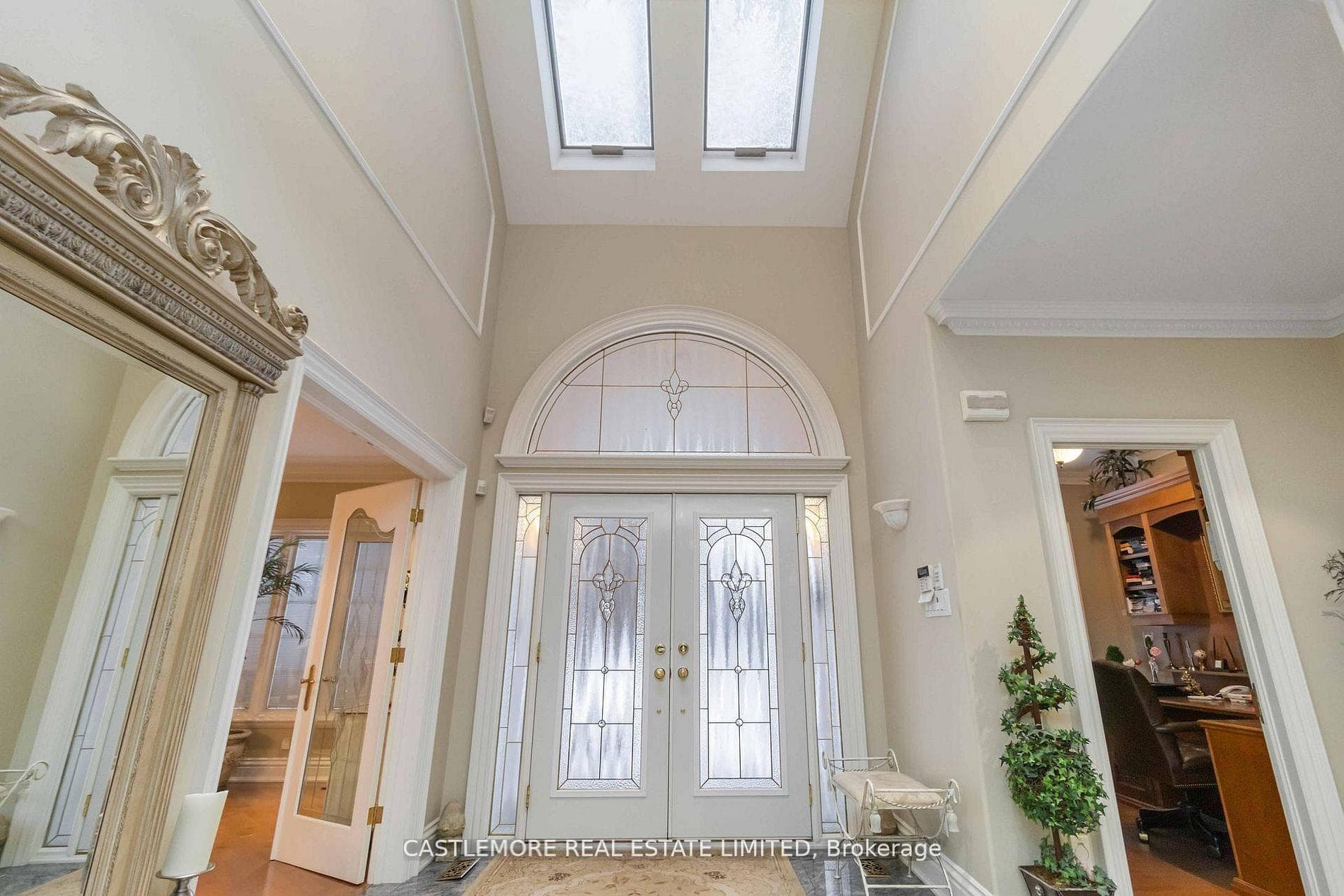 2444 hensall Road photo 3