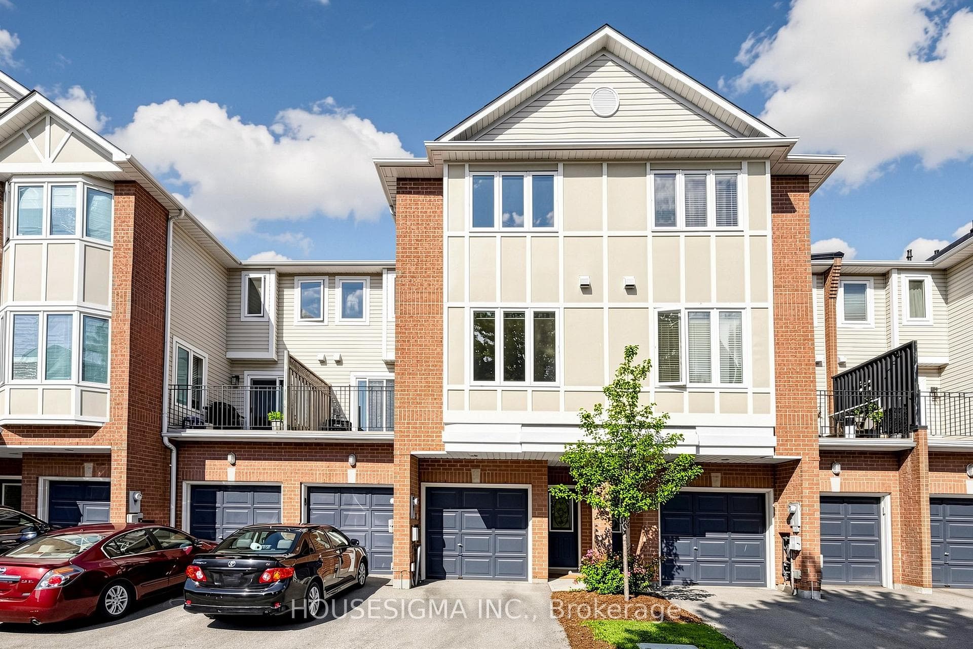 83 Mondeo Drive Unit 220 photo 1