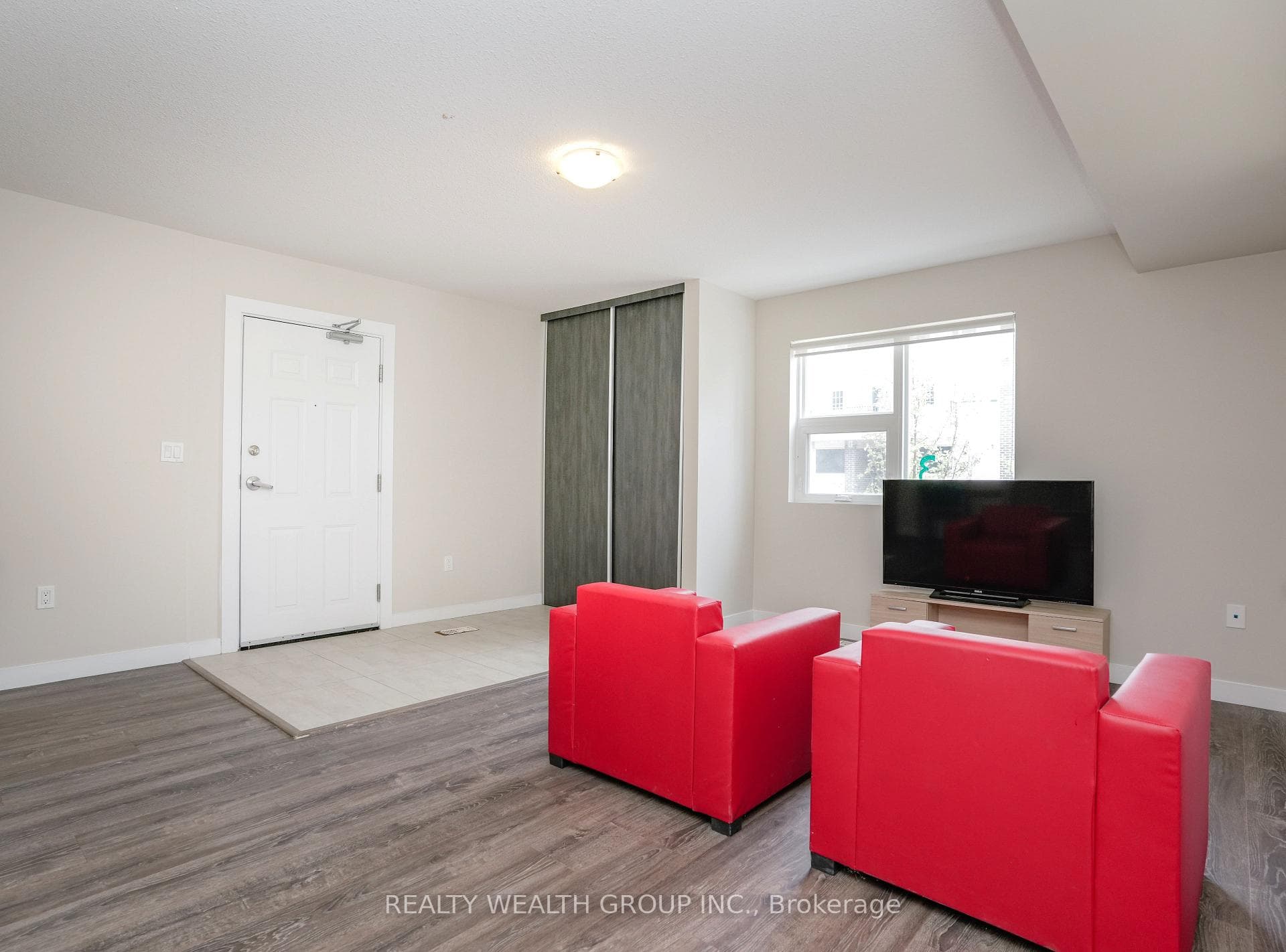288 Albert Street Unit 113 photo 11
