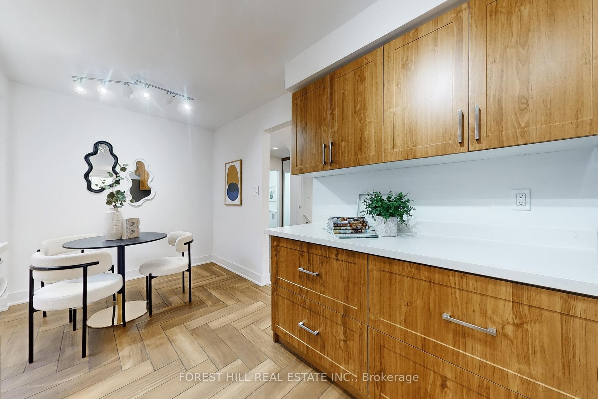 Eat In Kitchen