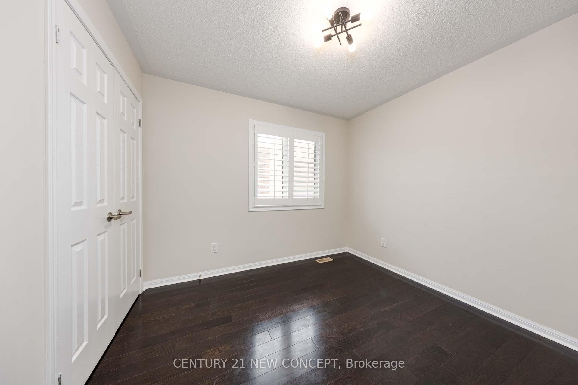 286 Schreyer Crescent photo 21