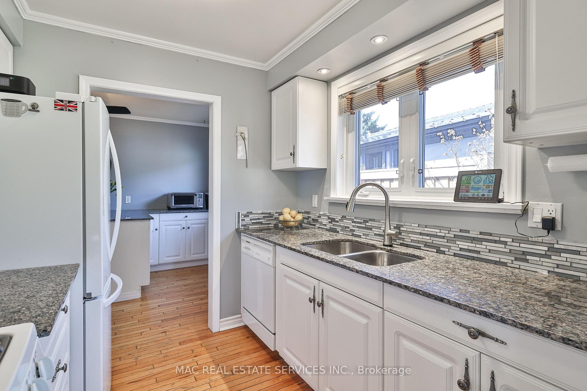 199 Oakmeadow Boulevard photo 8