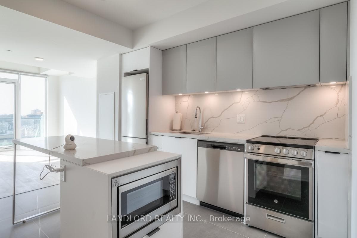 57 Brock Avenue Unit 614 photo 2