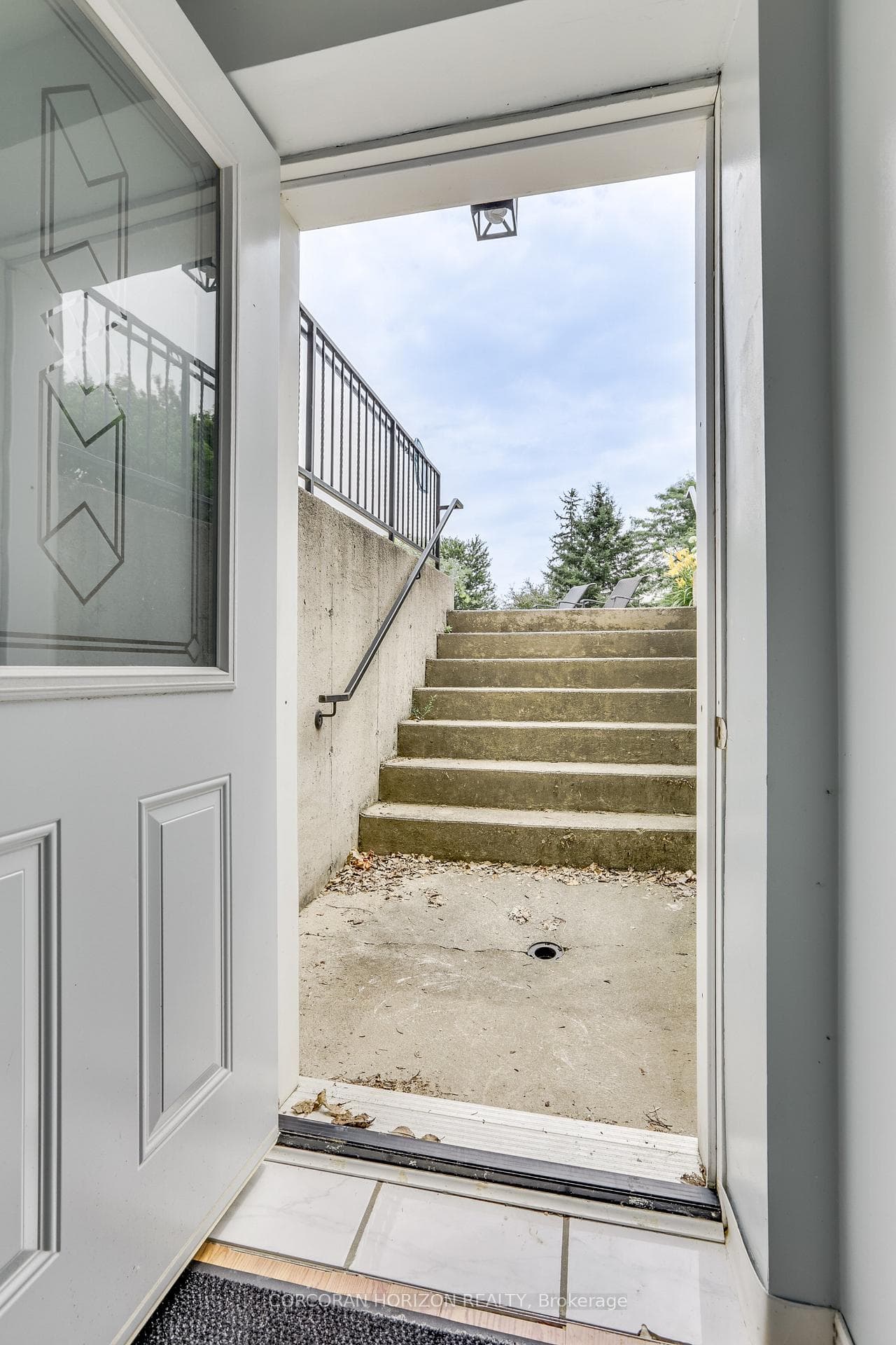 4542 Avenue Road photo 37