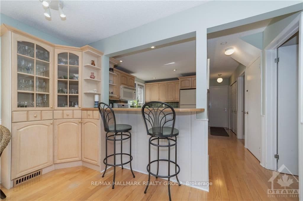 8 CARR Crescent photo 15