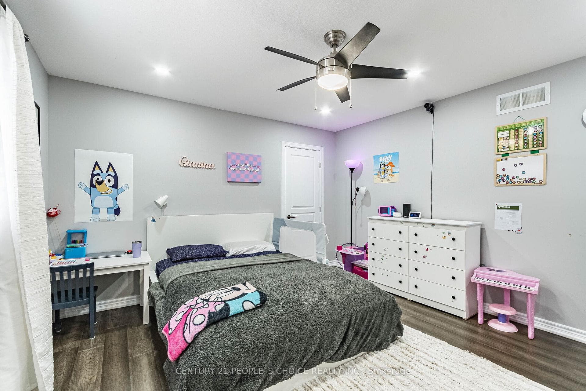 147 Garinger Crescent photo 35