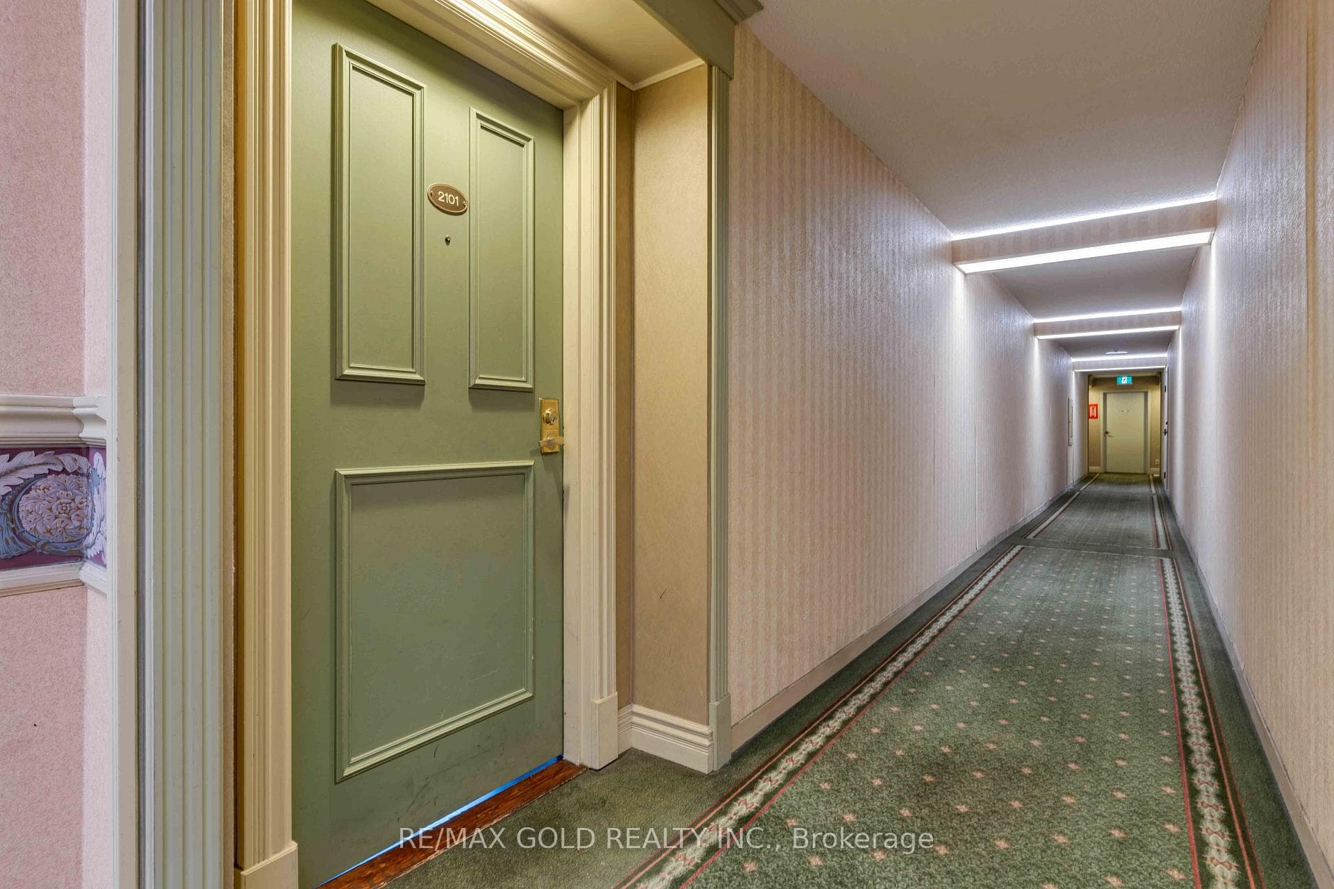 3700 Kaneff Crescent Unit 2101 photo 8