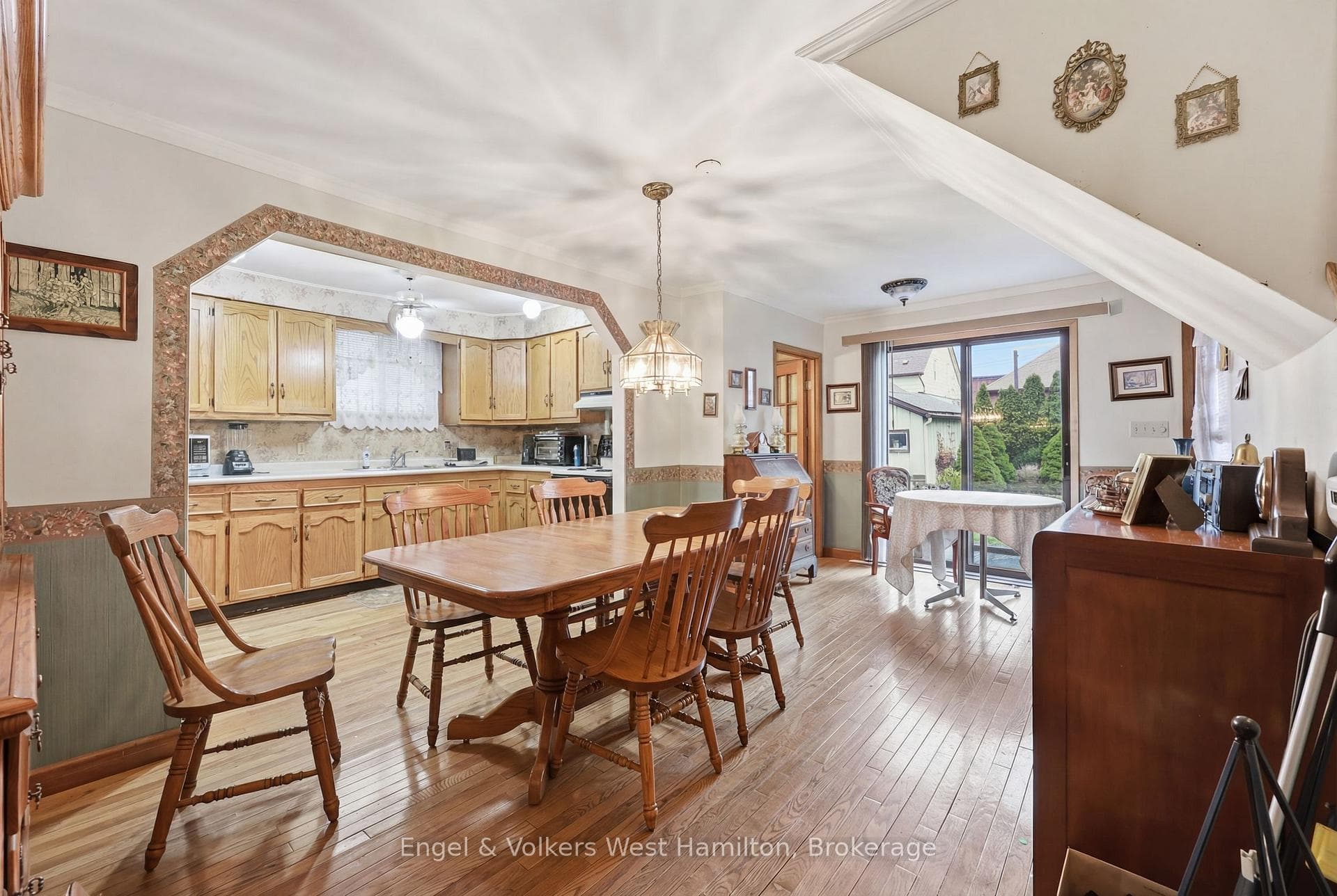 18 Mayflower Avenue photo 4