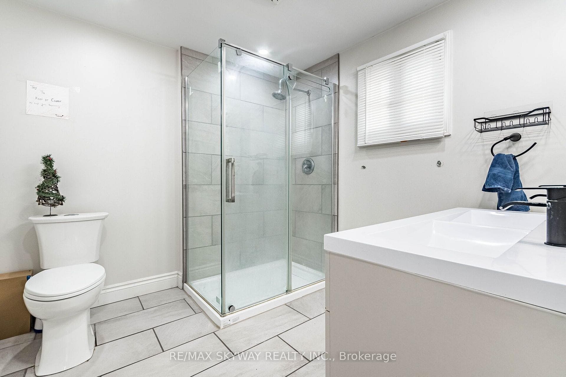 1230 Duke Street photo 36