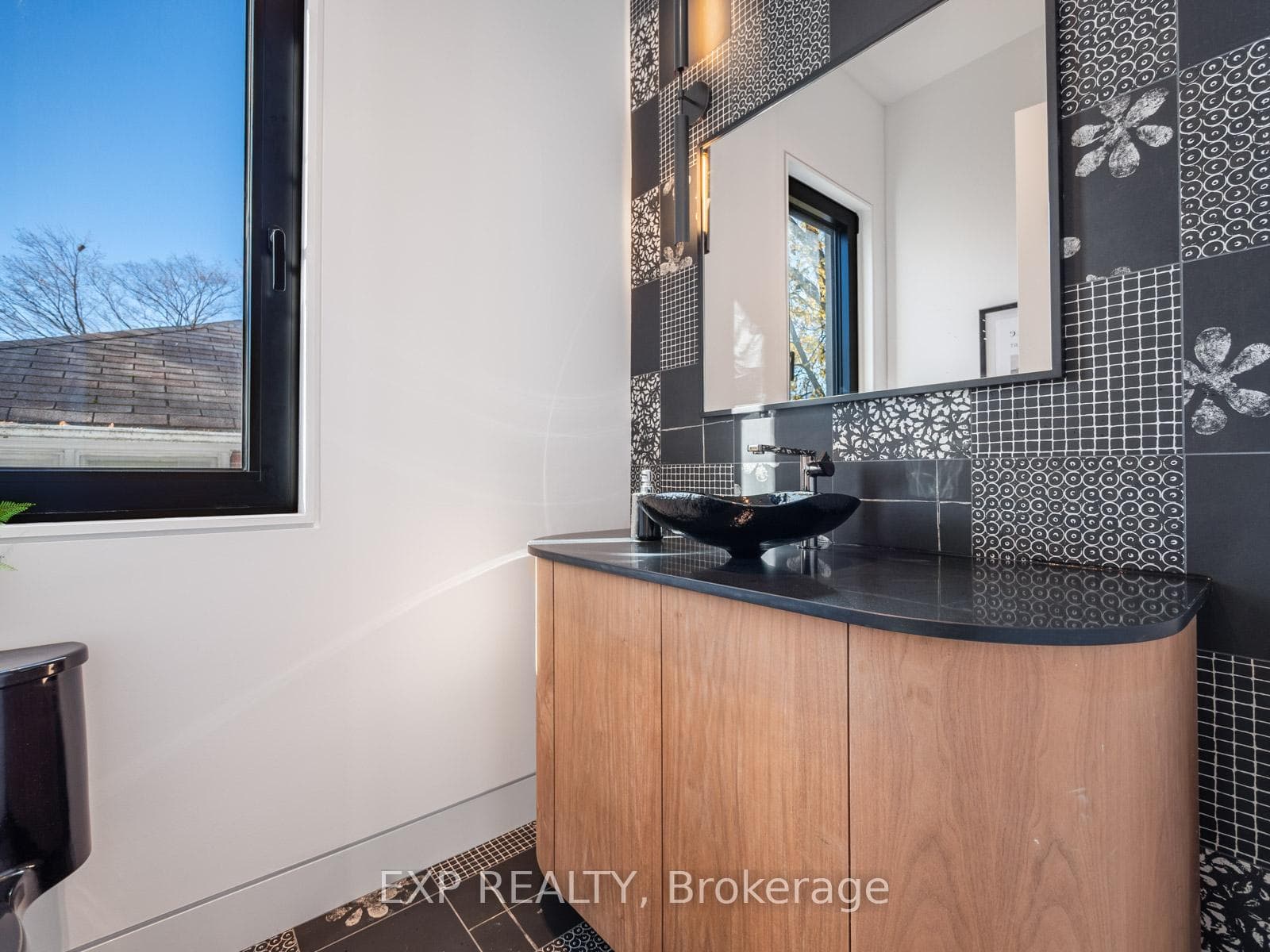 274 Dunview Avenue photo 6