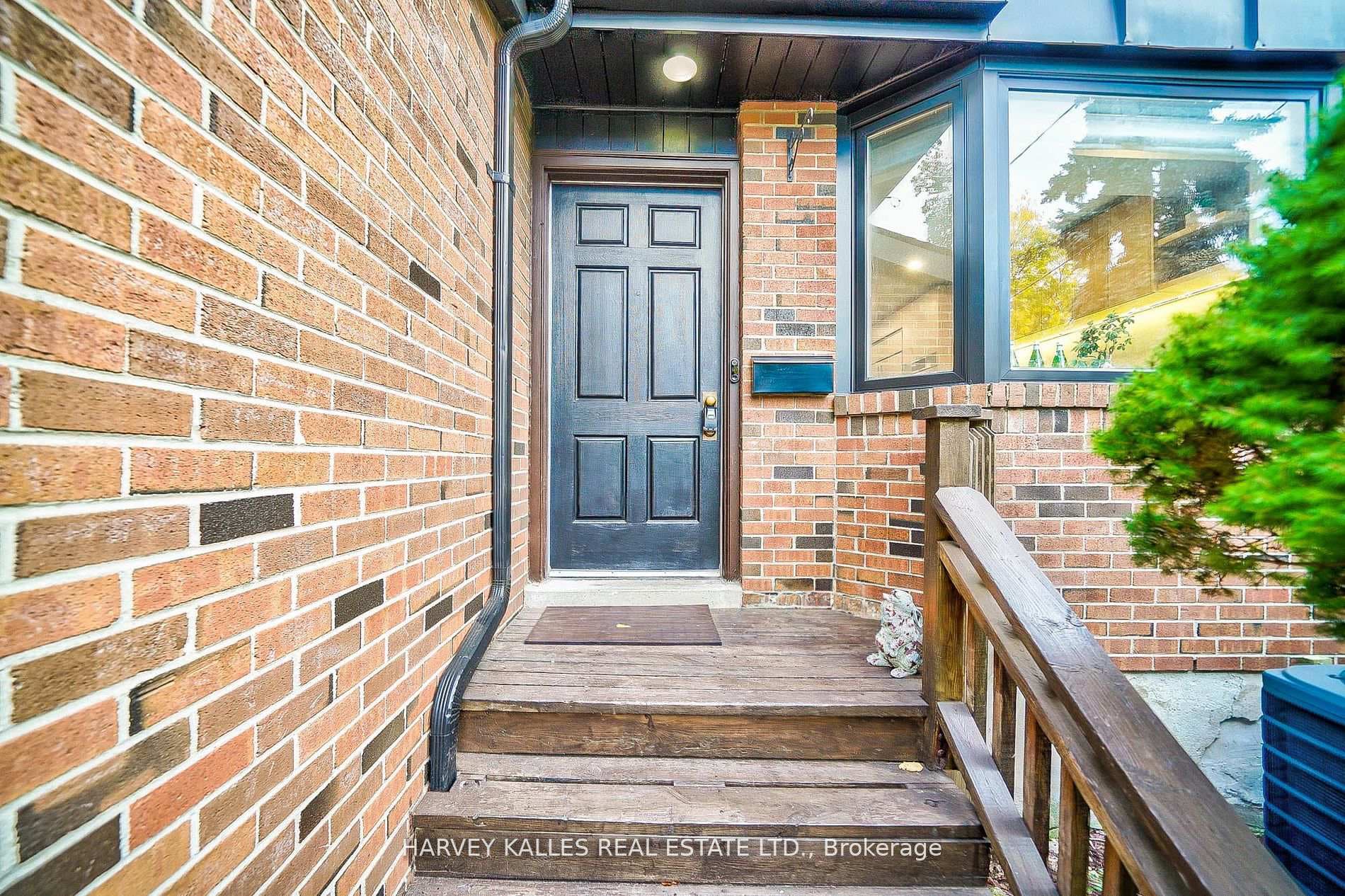 341 Glengarry Avenue photo 3