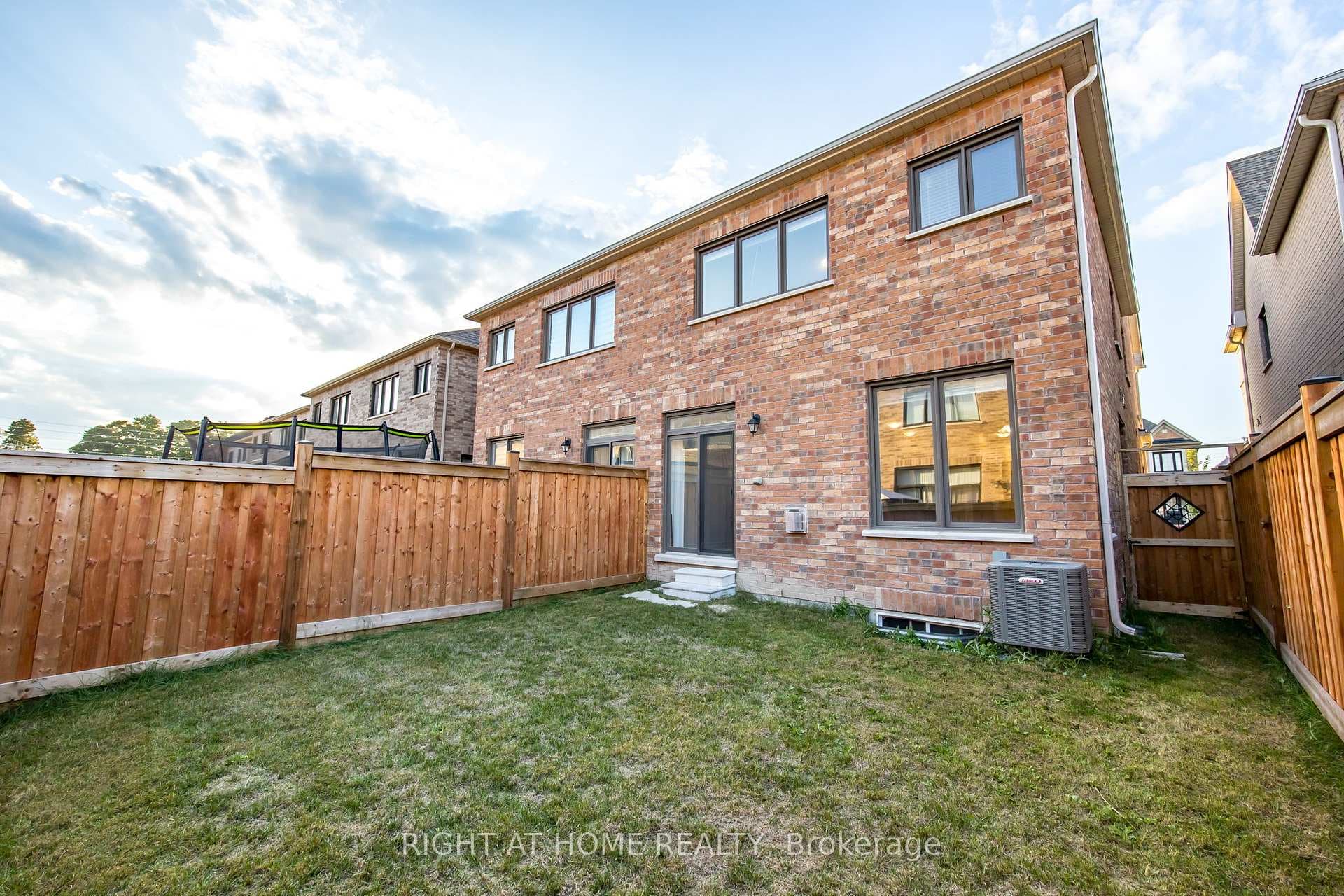 106 Laing Drive photo 32