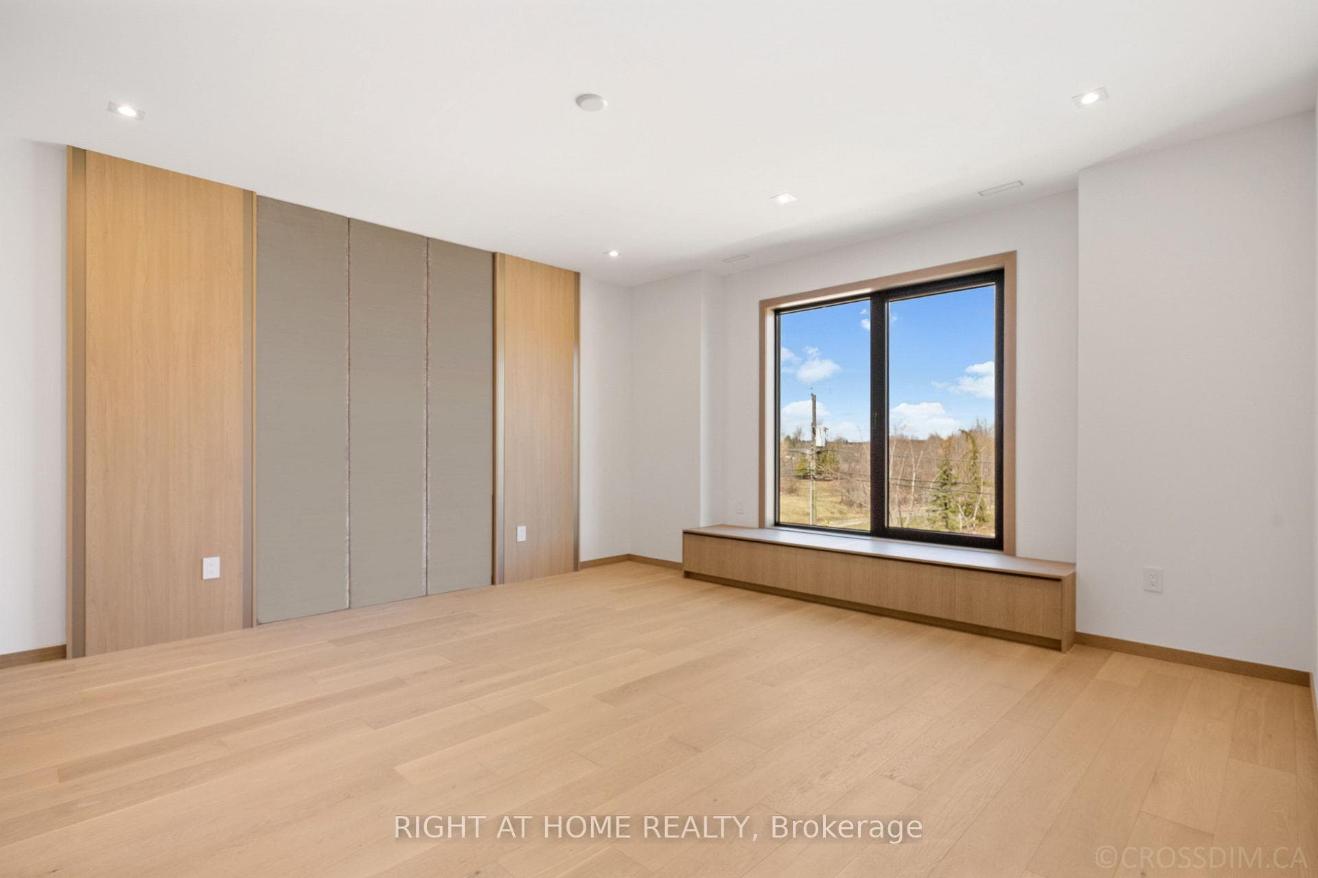 99 Douglas Road photo 31