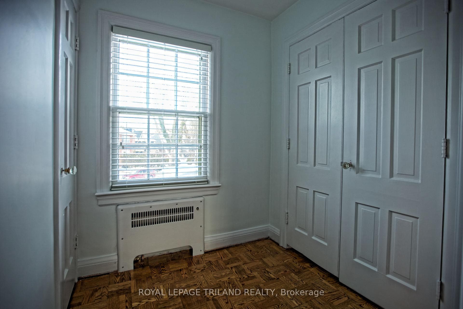 115 WINDSOR Crescent photo 20