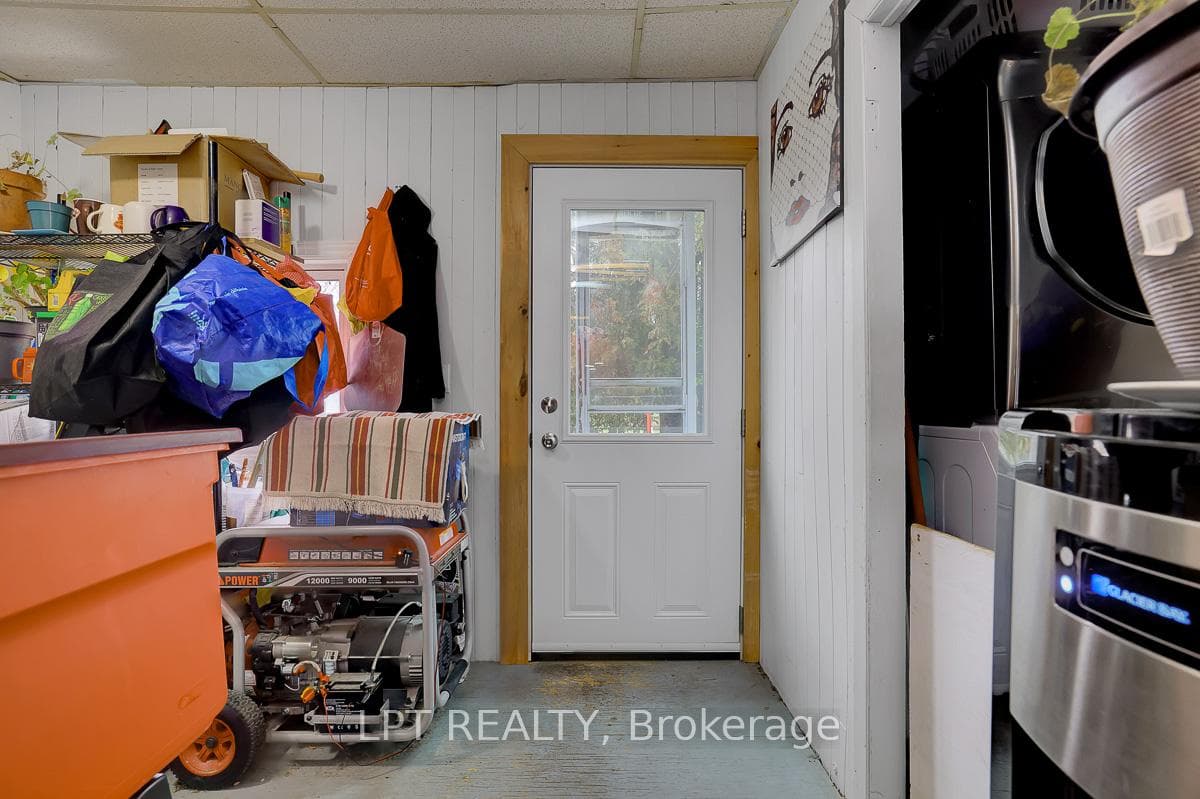 8197 Victoria Street photo 28