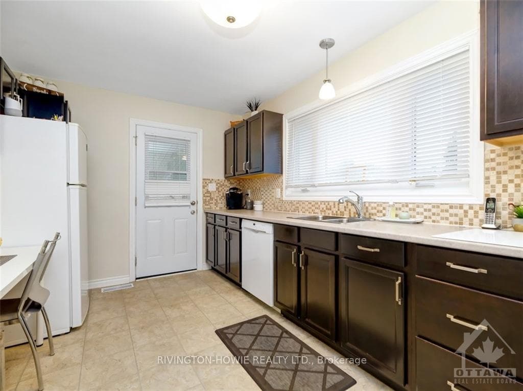 93 JASPER Avenue photo 15