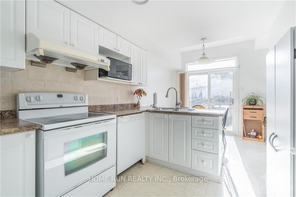 180 CLARIDGE Drive photo 16