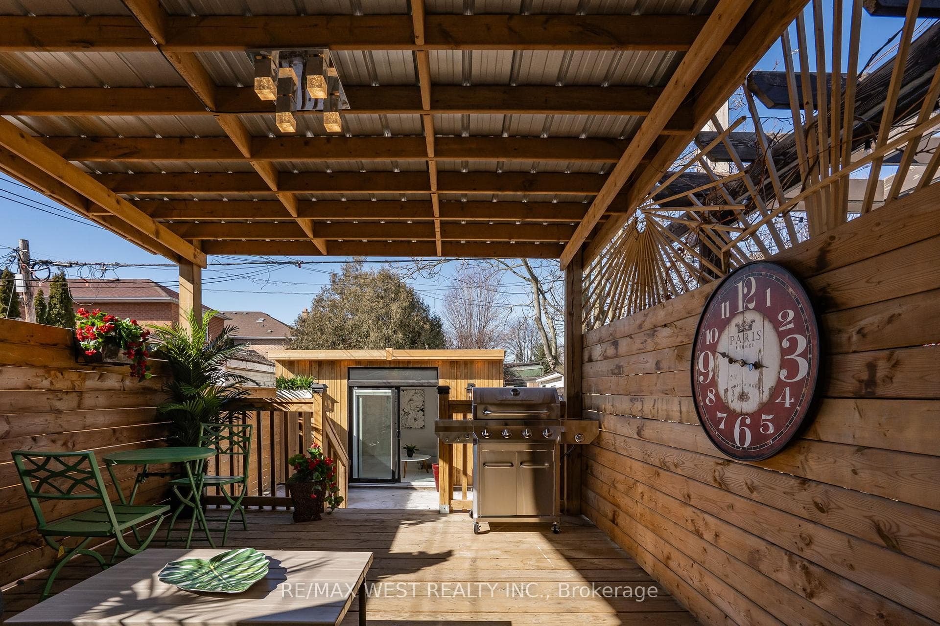 540 Dufferin Street photo 30