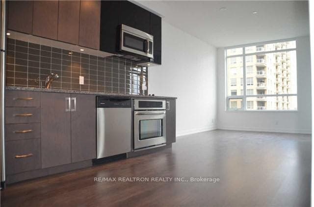 98 Lillian Street Unit 422 photo 4