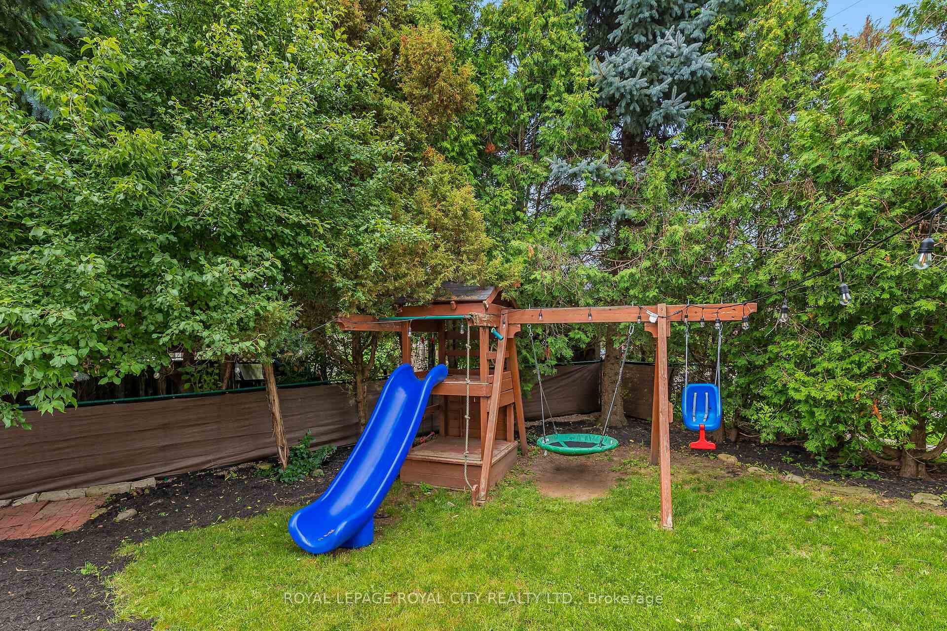 1 Boulder Crescent photo 38