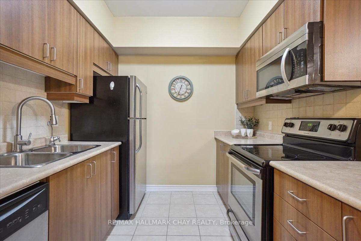 39 Ferndale Drive Unit 105 photo 12