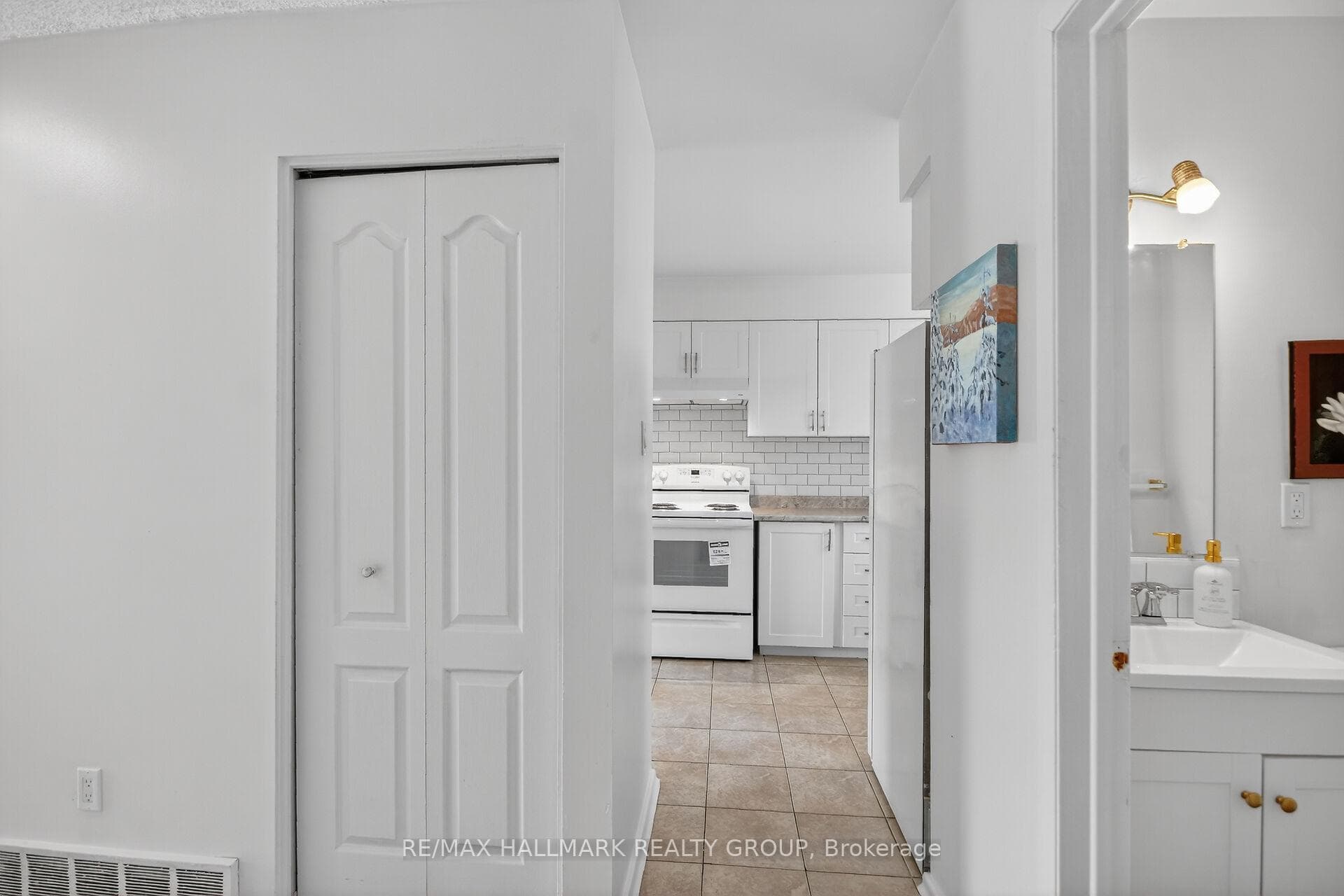 427 Moodie Drive photo 4