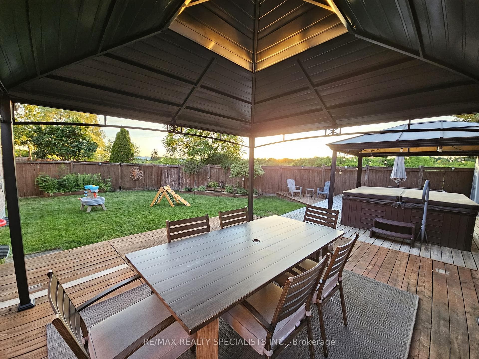 7389 Banffshire Court photo 46