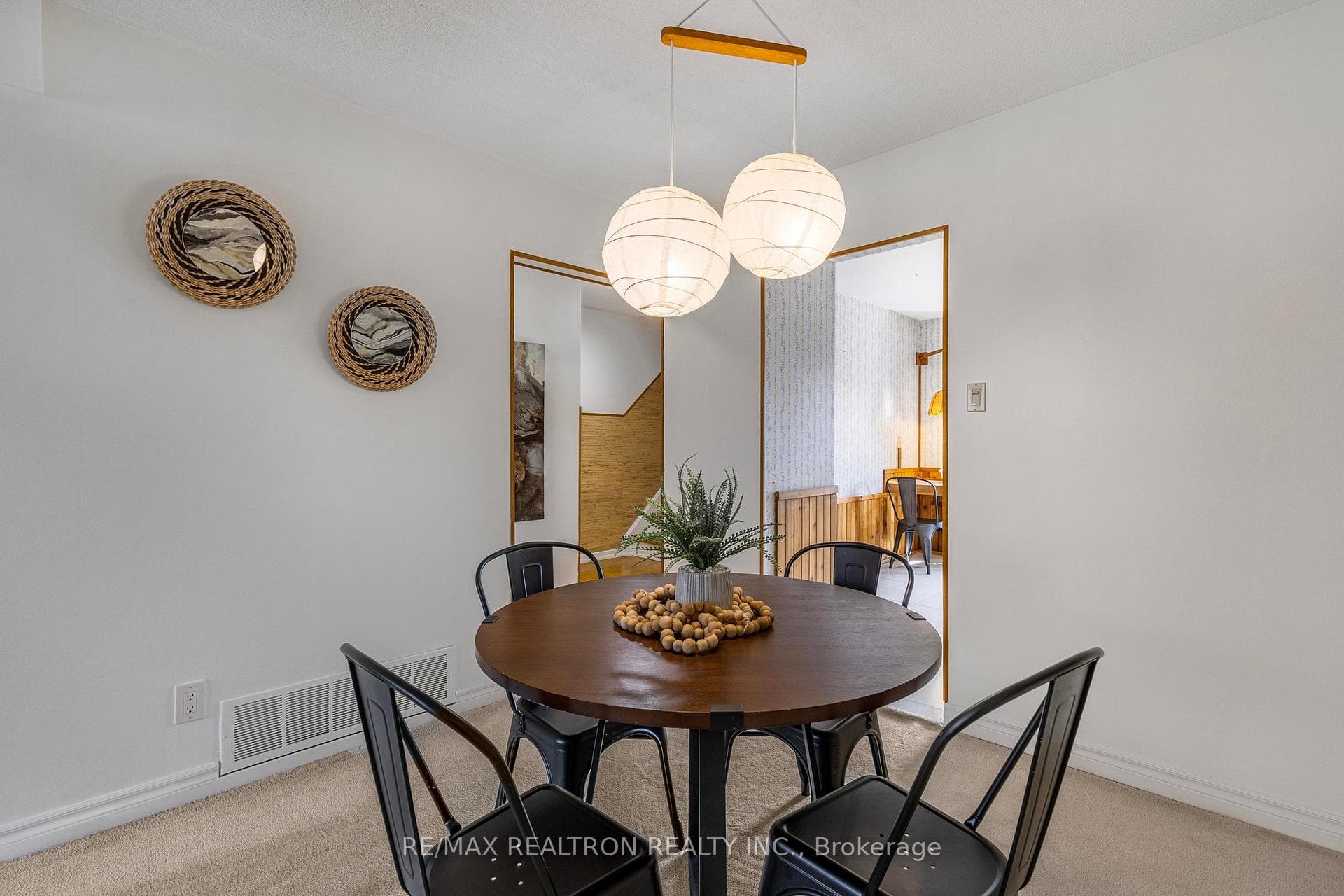 260 Avenue Road Unit 27 photo 14
