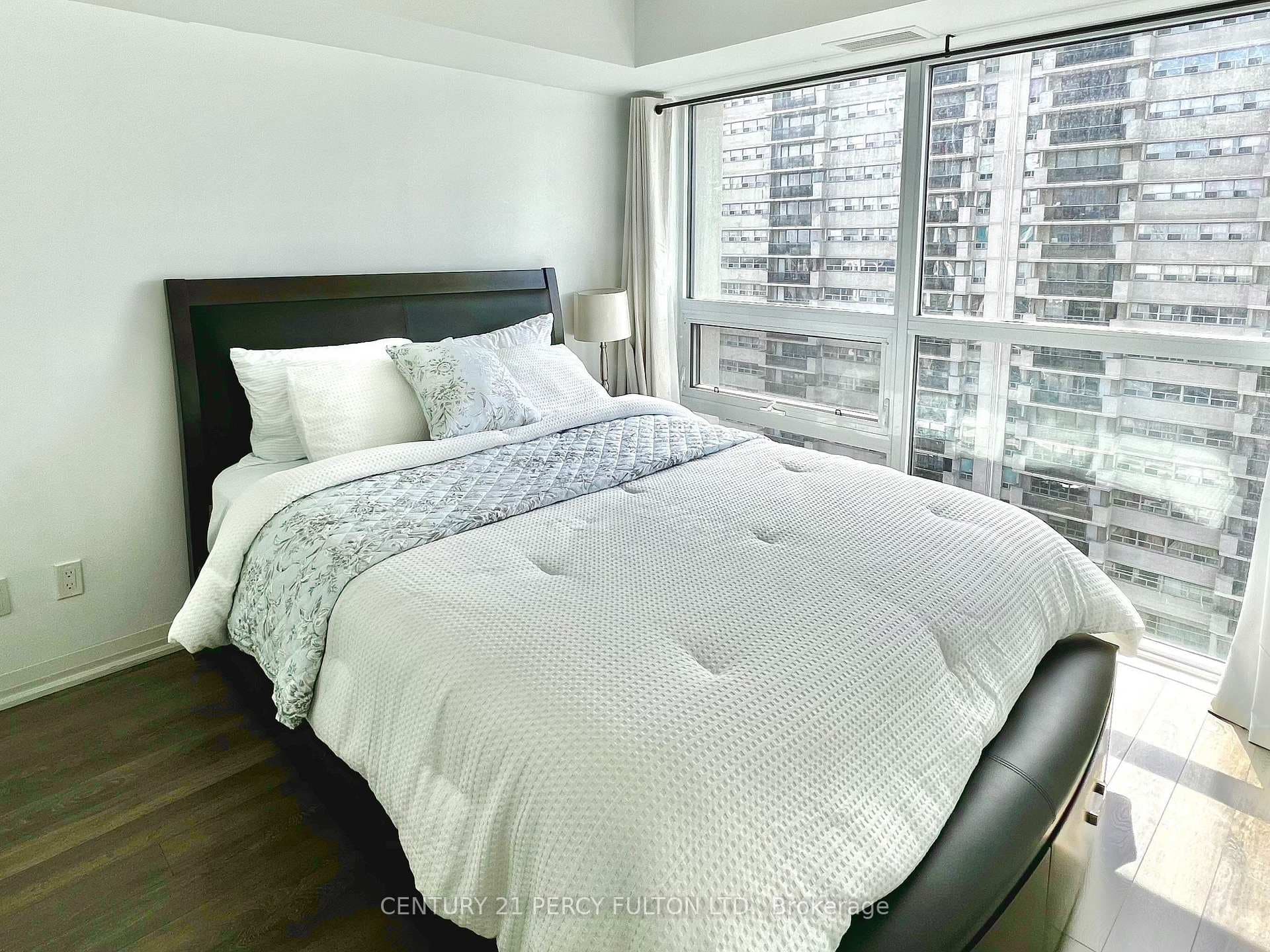 30 Meadowglen Place Unit 1003 photo 11
