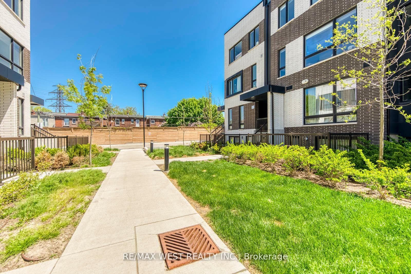 30 Ed Clark Gardens Boulevard Unit 14 photo 4