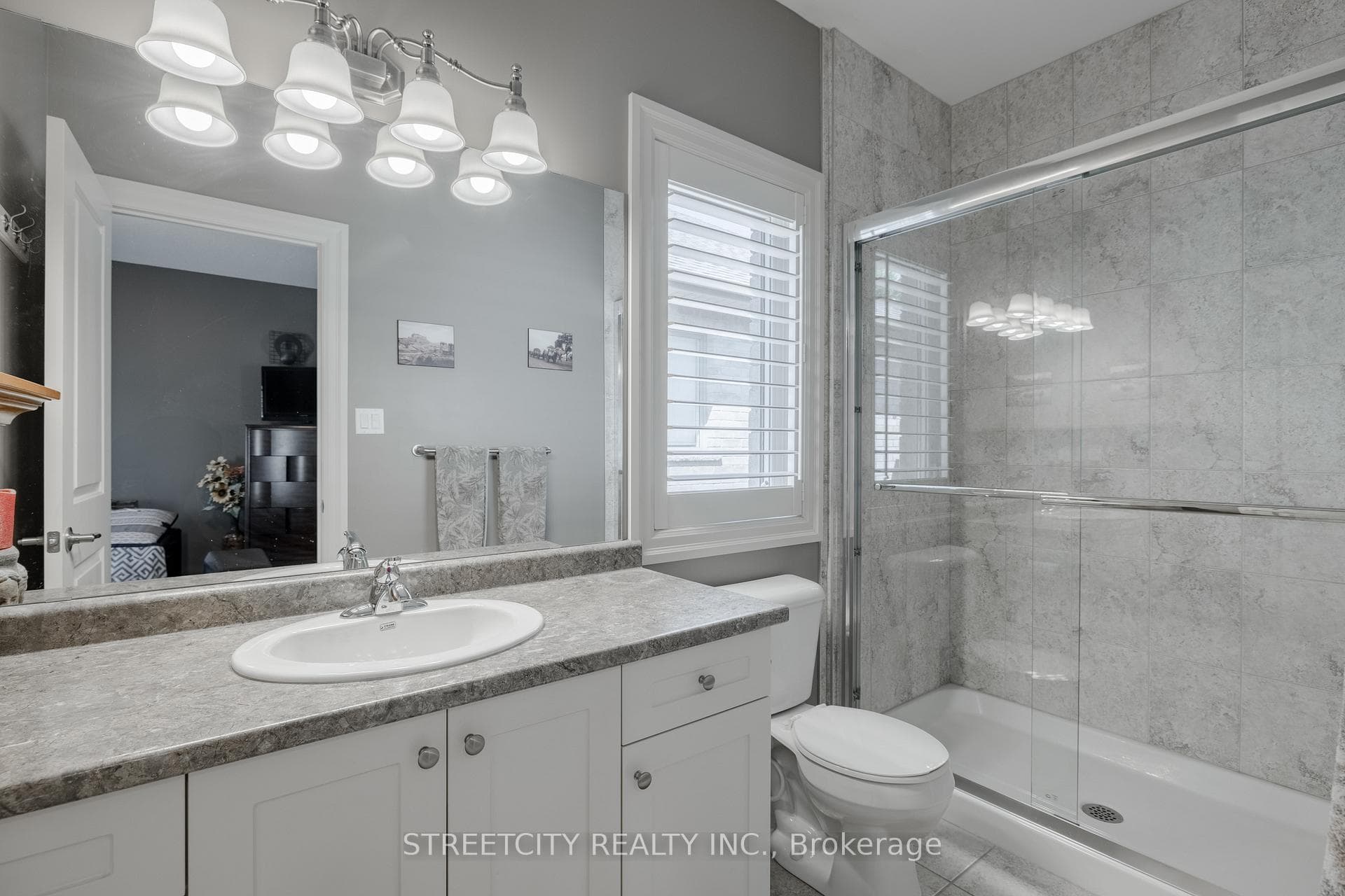 2080 Beaverbrook Avenue Unit 19 photo 21