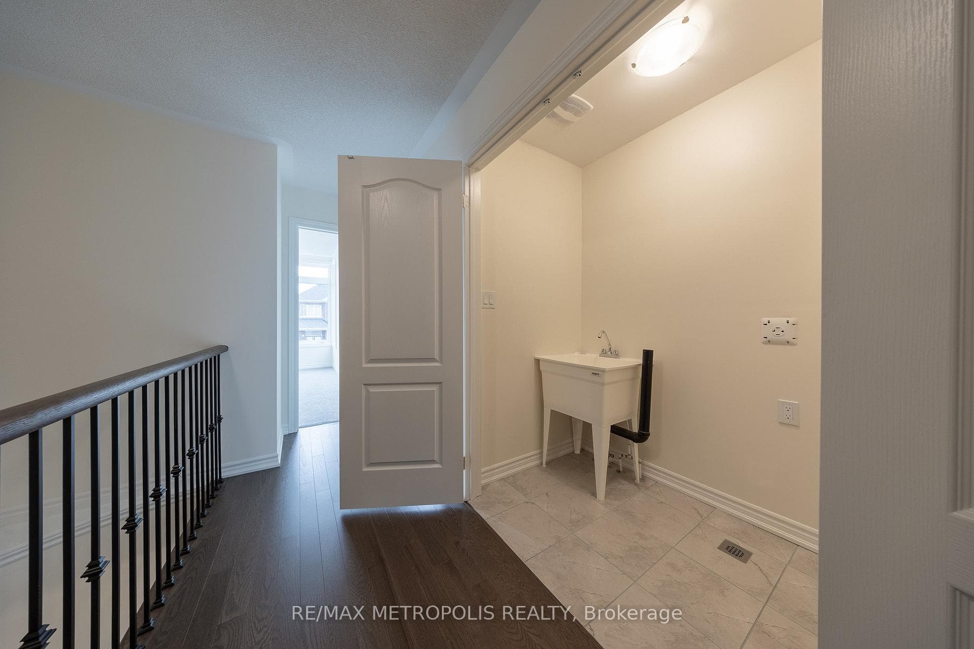 60 Mountainside Crescent photo 26