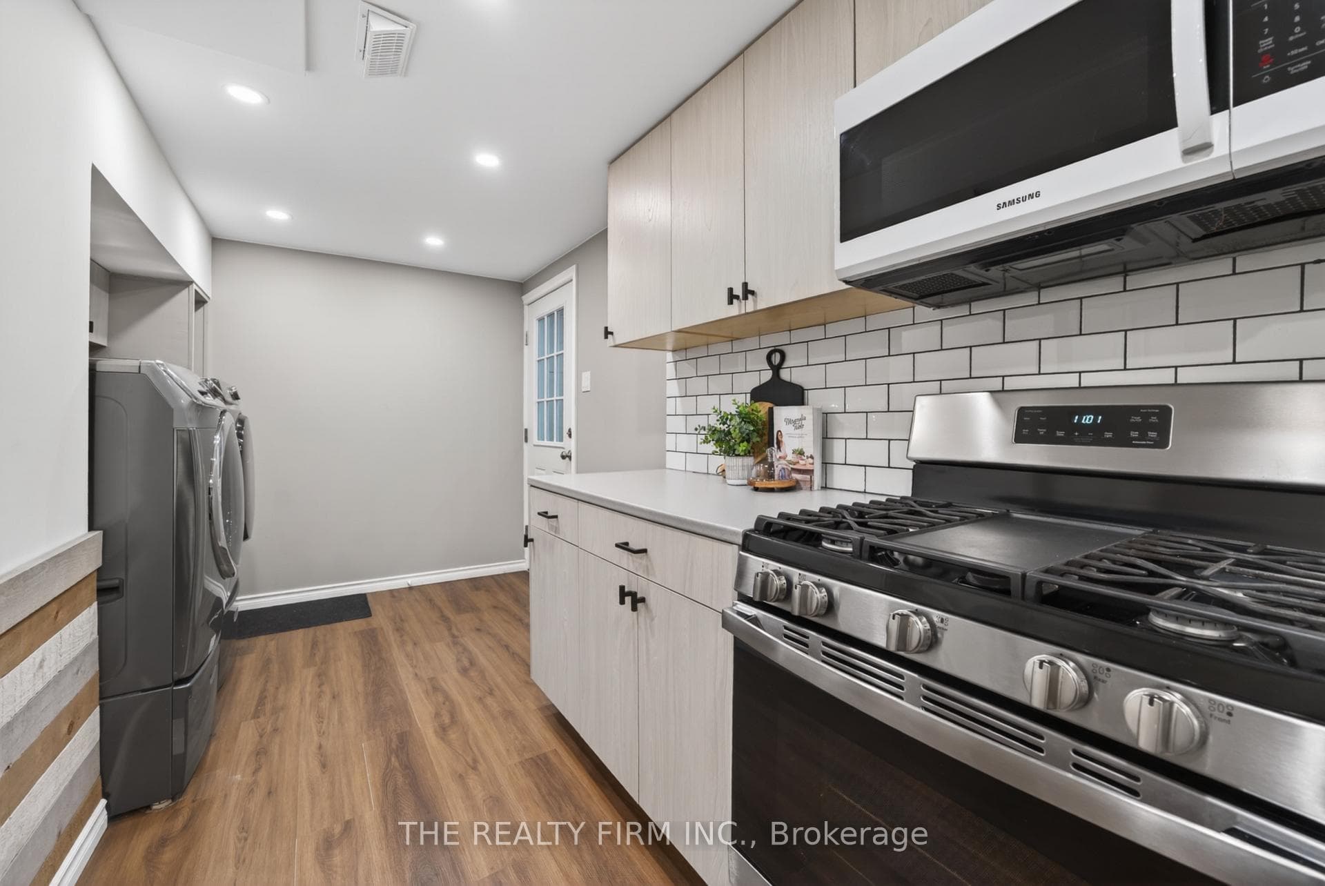 25 La Mantia Avenue photo 29
