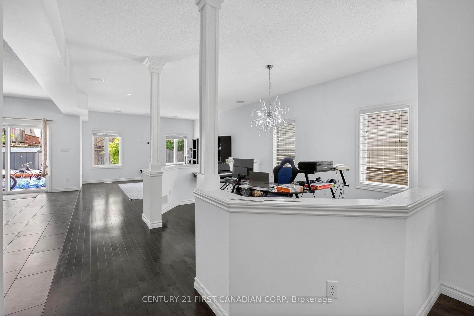697 Killarney Road photo 6