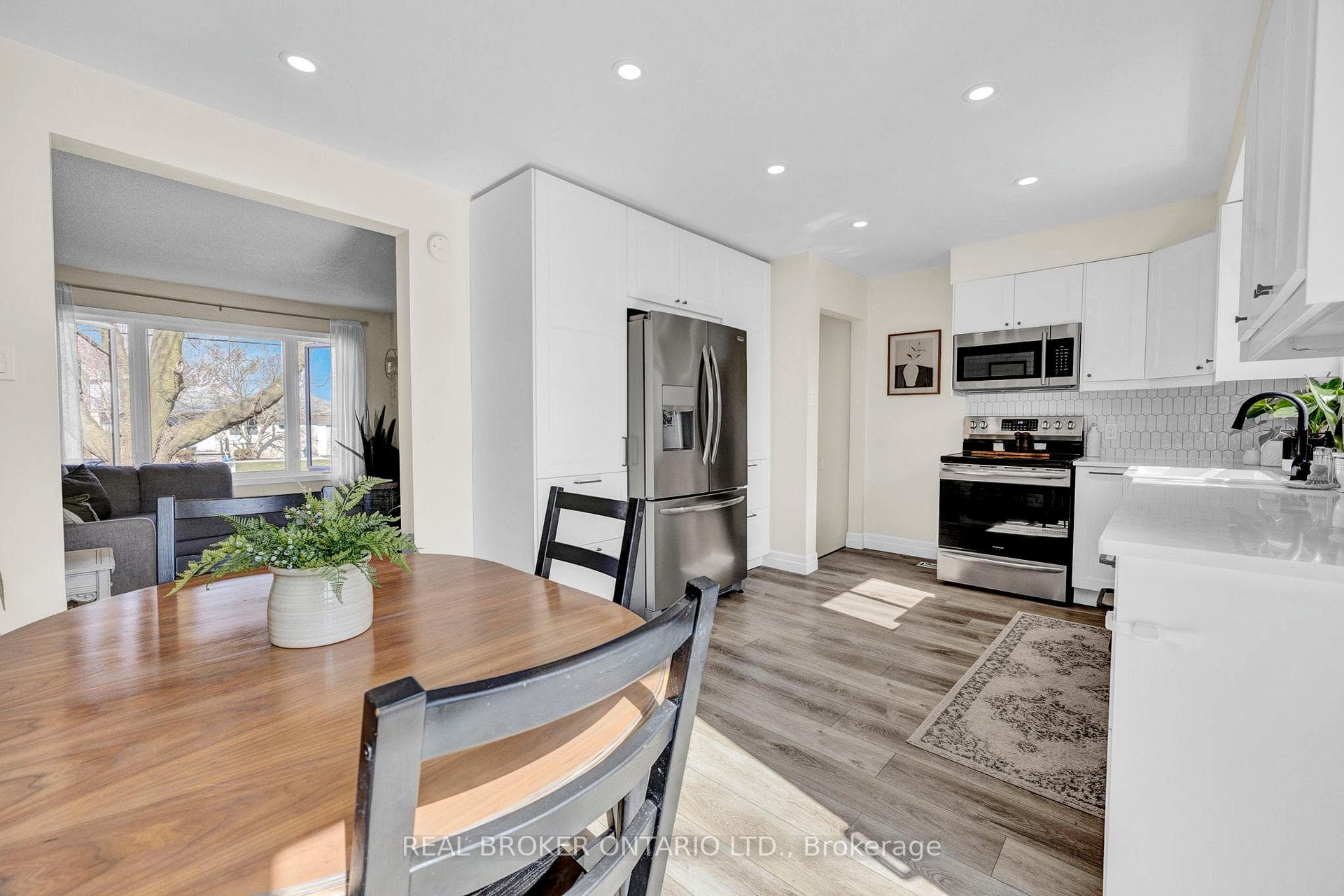 75 Oriole Parkway photo 9