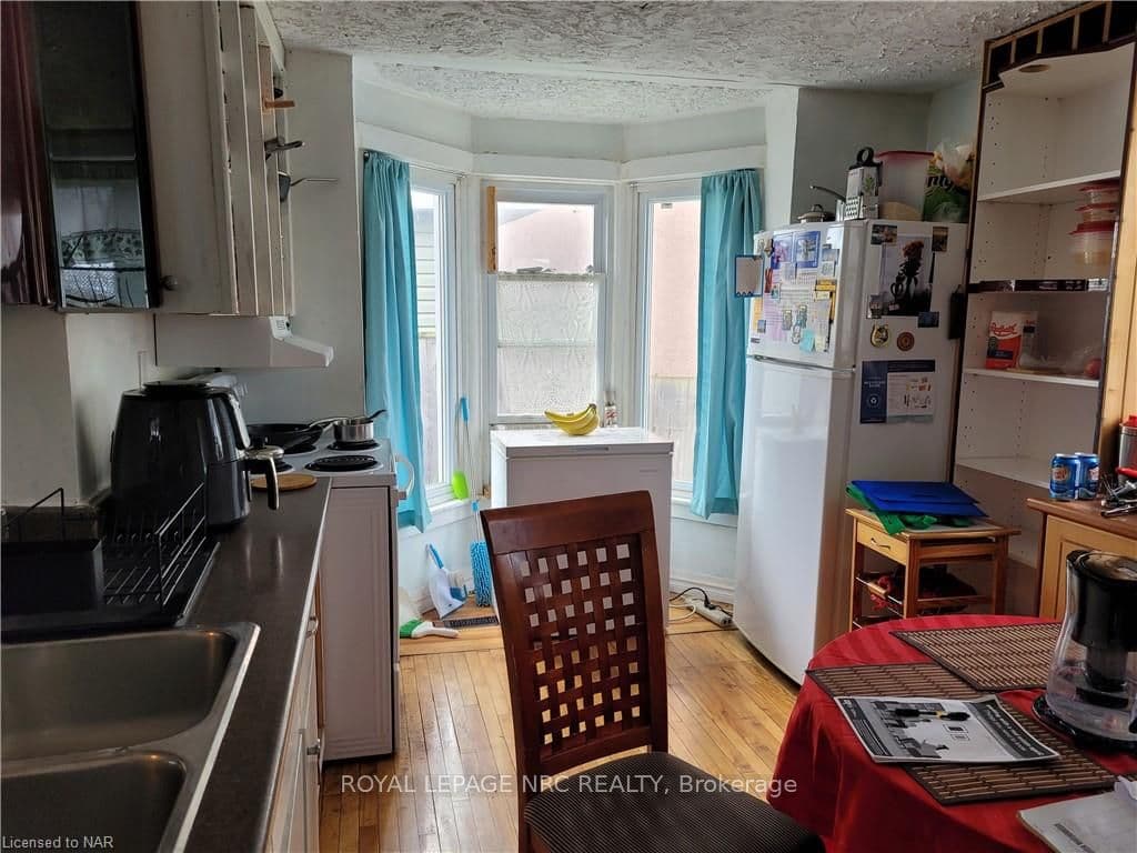 11 ALBINA Street photo 10
