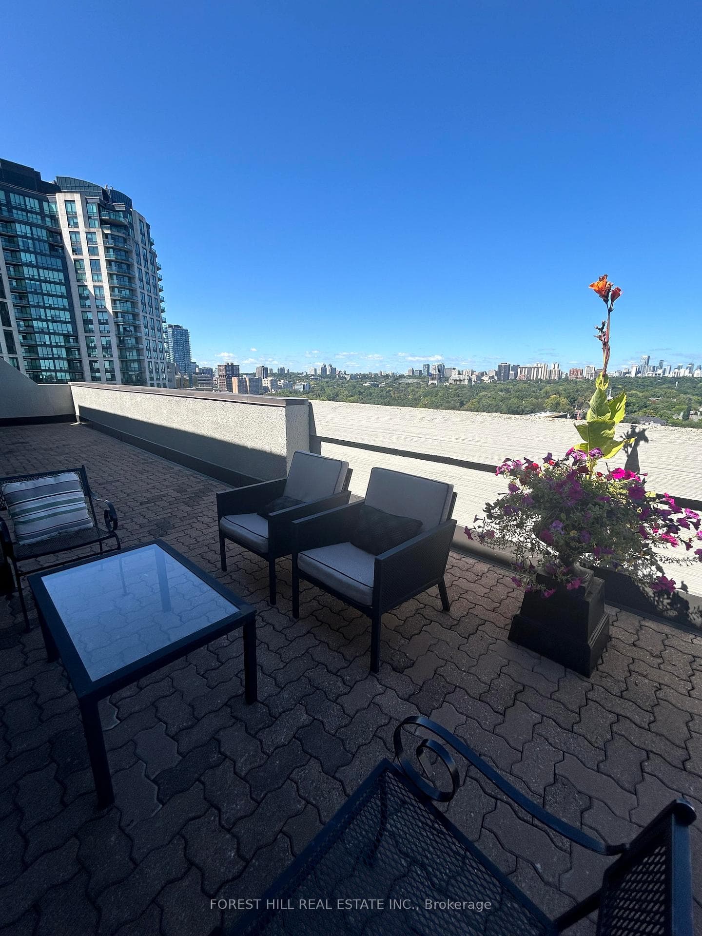 360 Bloor Street Unit 511 photo 28