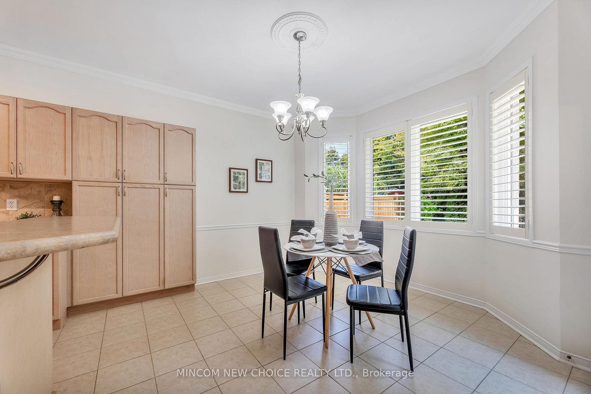 328 Mapleview Court photo 13