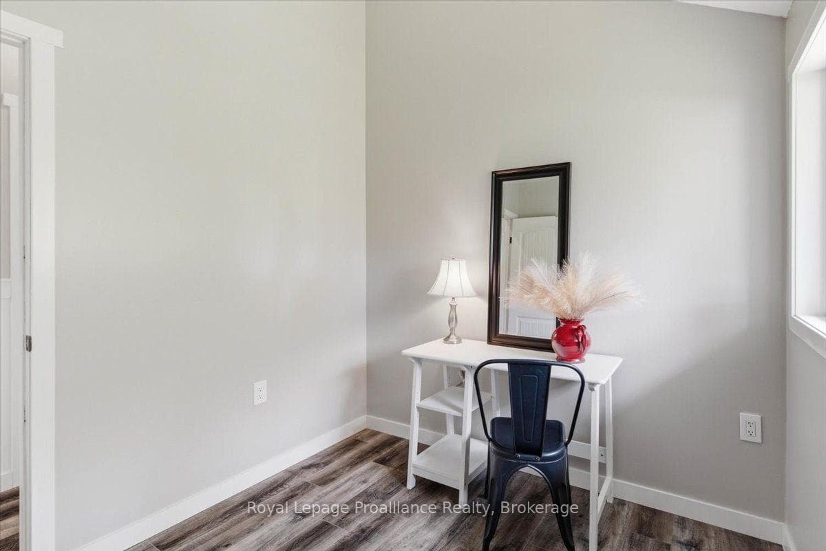 659 Moira Road photo 25