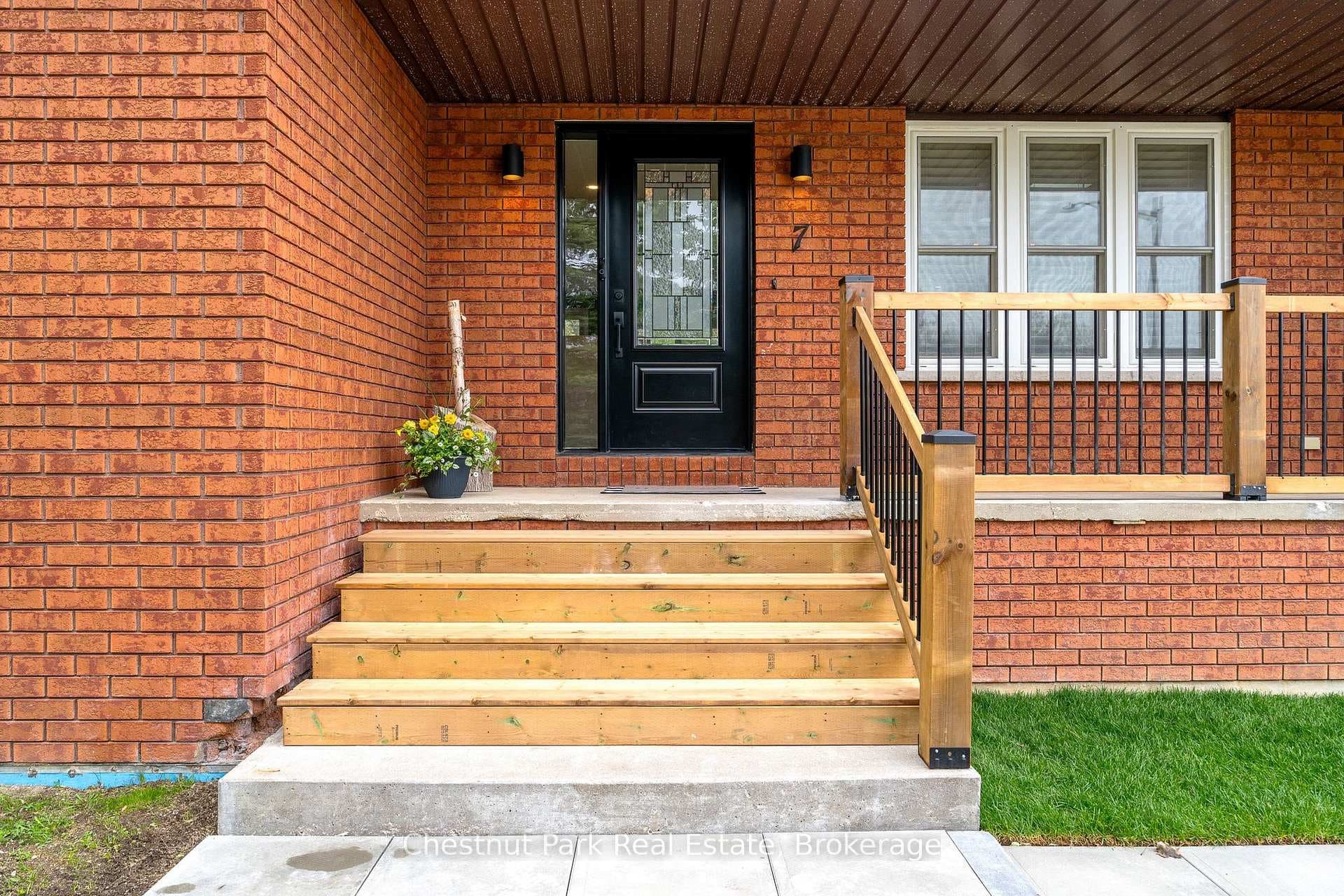 7 McKean Boulevard photo 3