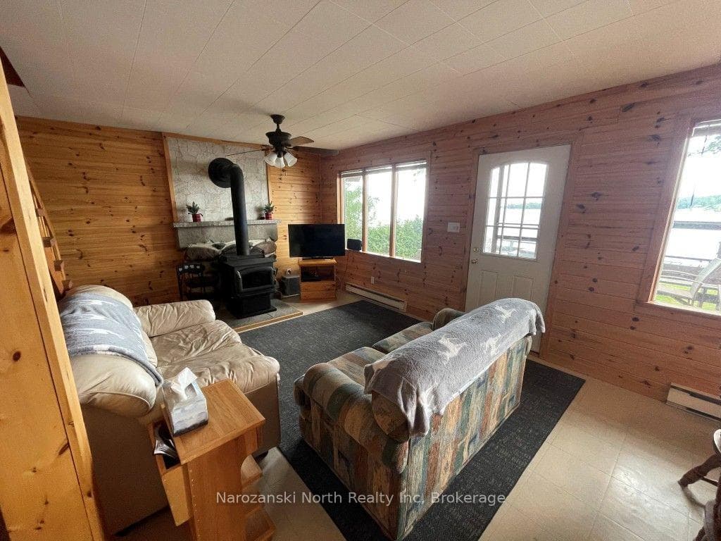 151B Du Lac Avenue photo 8