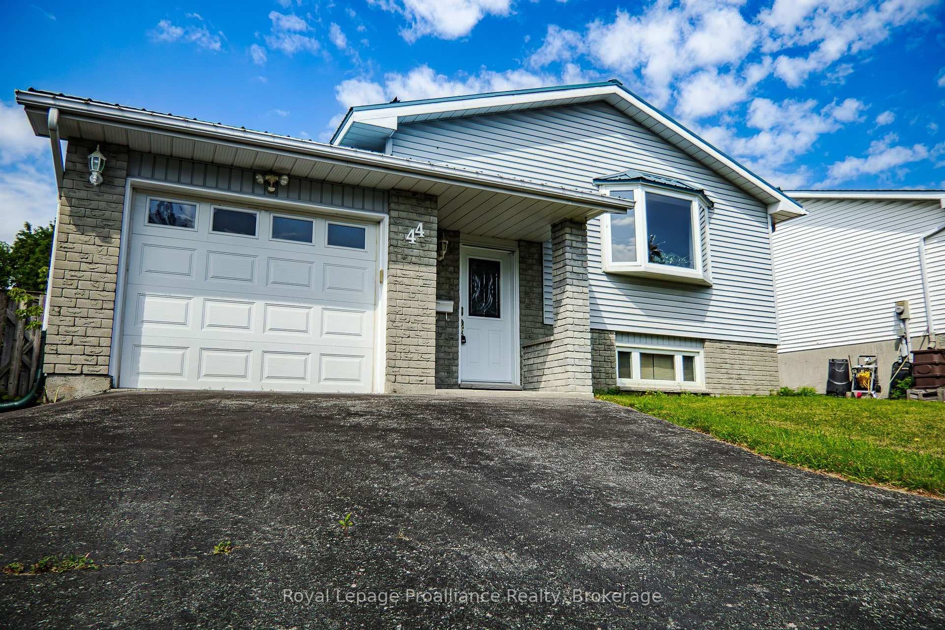44 Ireland Drive photo 1
