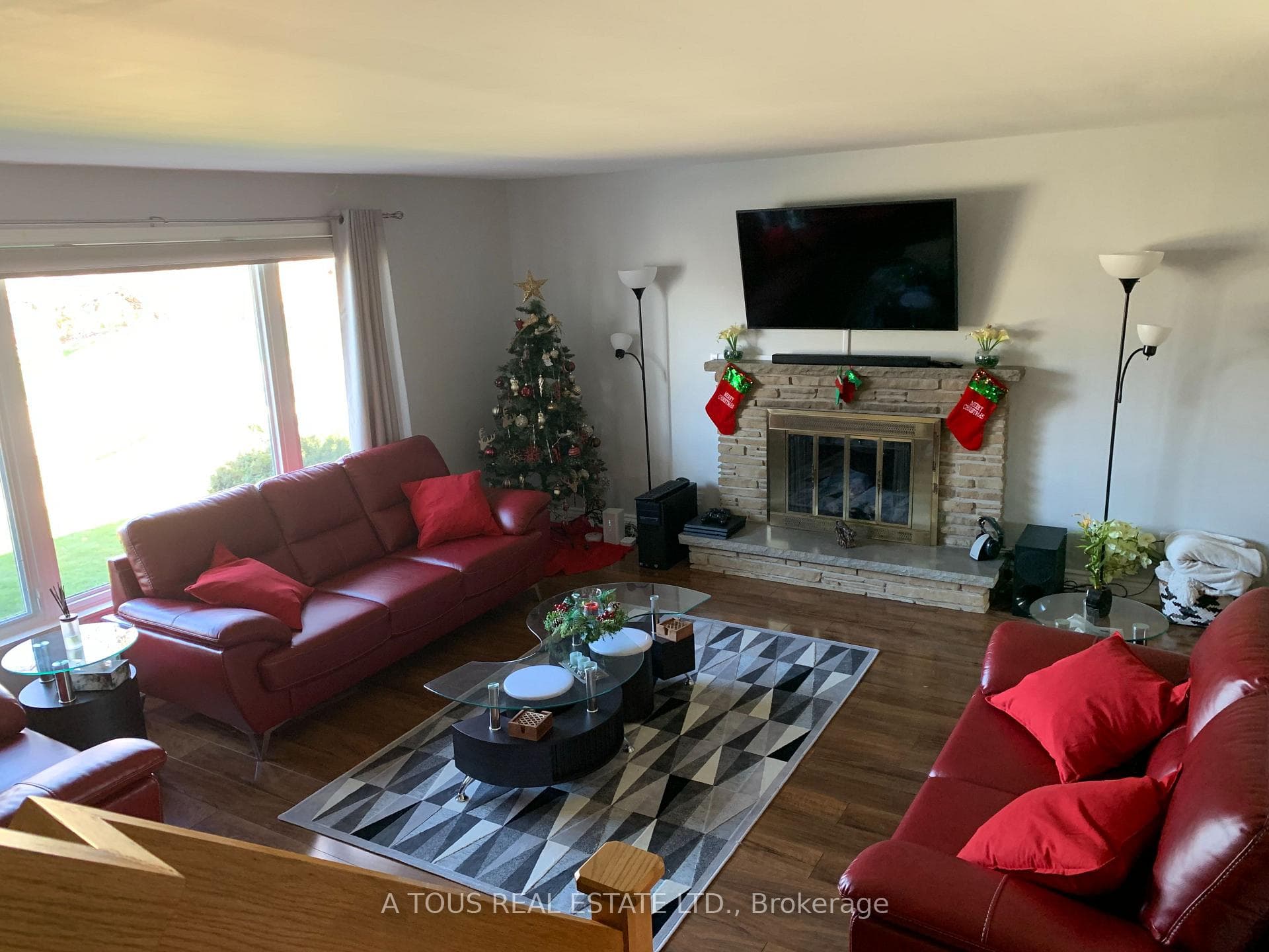 11 Edwin Drive photo 9