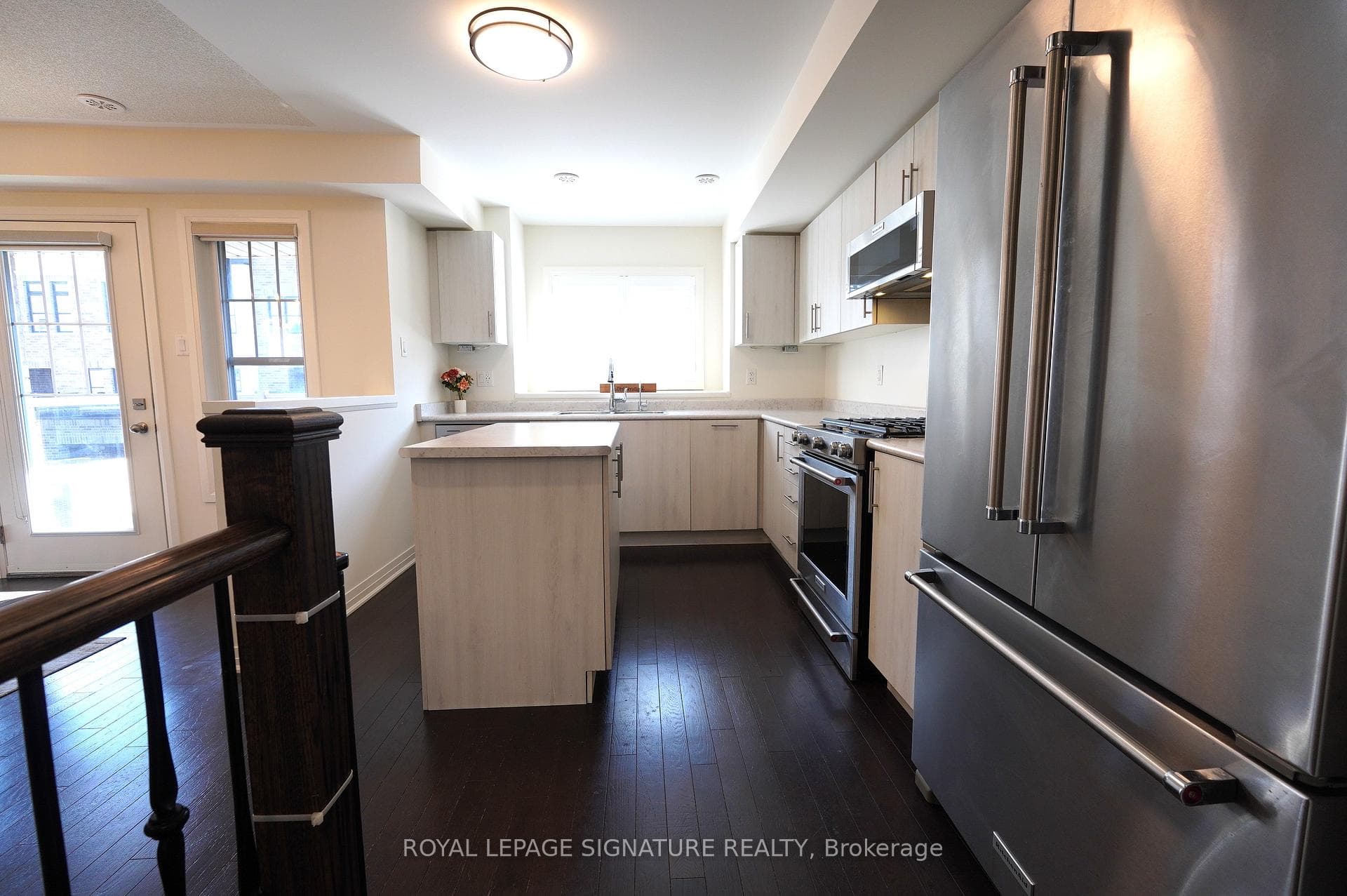 212 Lord Elgin Lane photo 8