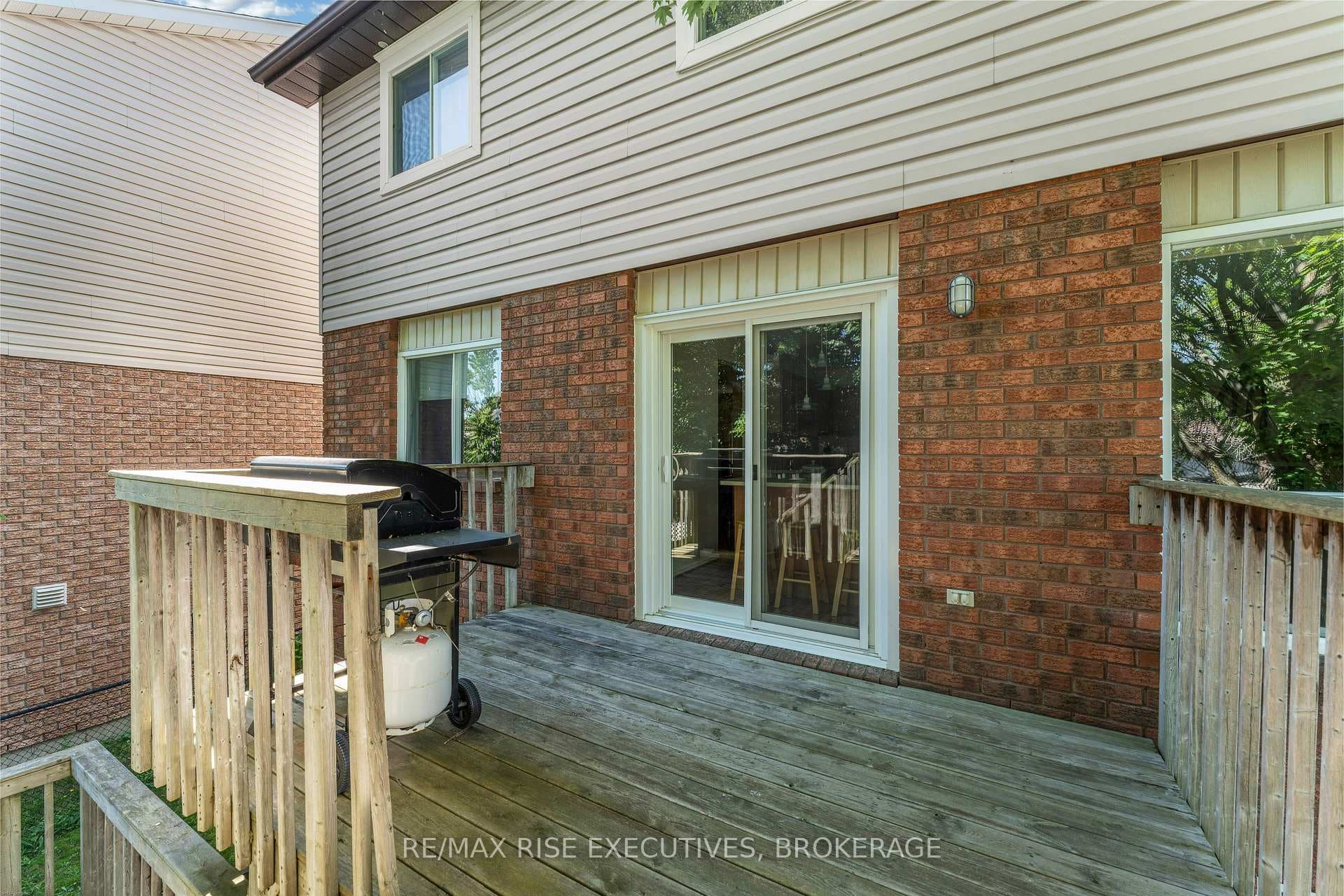 1304 Fisher Crescent photo 40