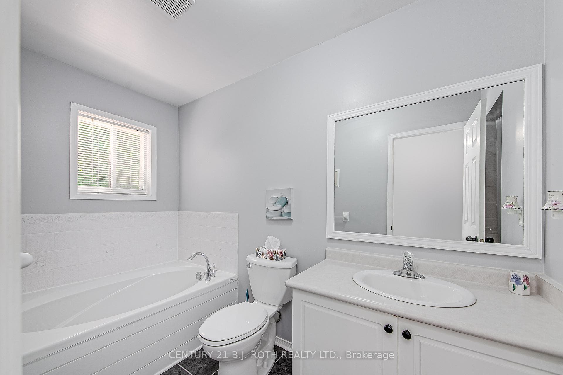 1171 Oriole Crescent photo 25
