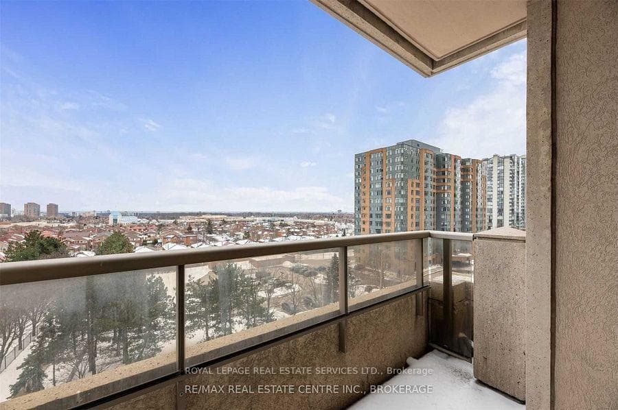 Unobstructed City & Lake Views