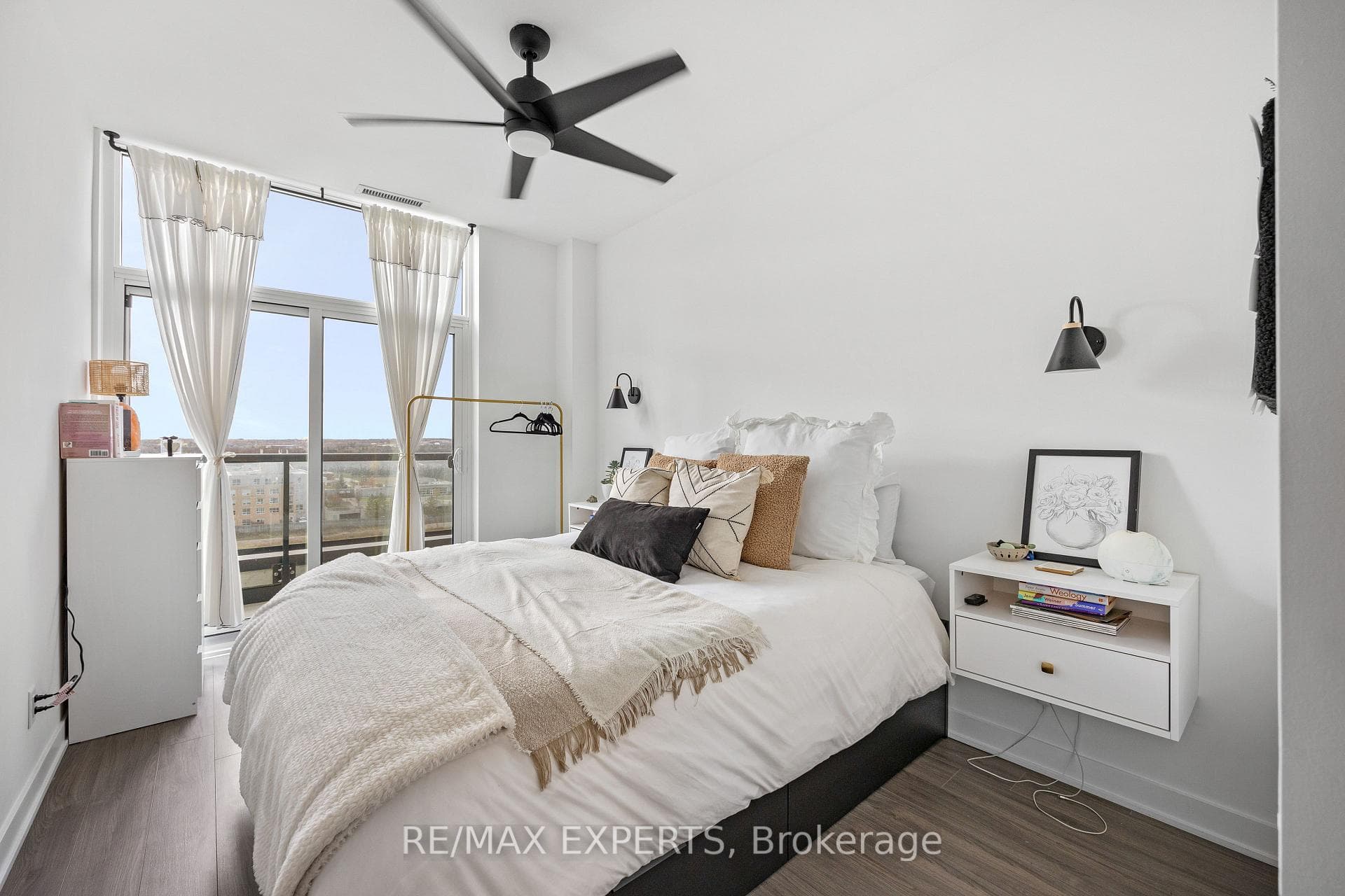 681 Yonge Street Unit 707 photo 6