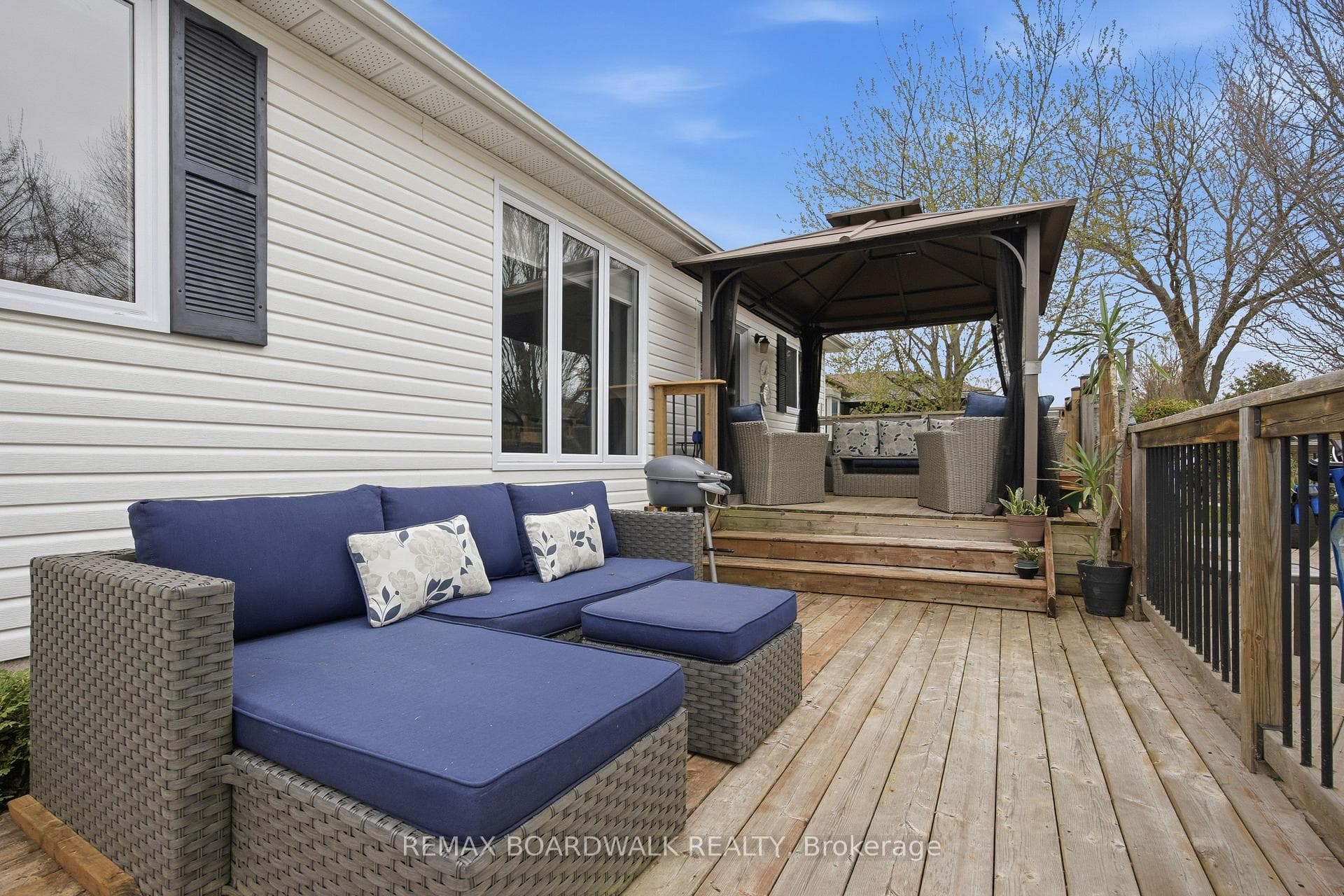 33 Treelawn Boulevard photo 38